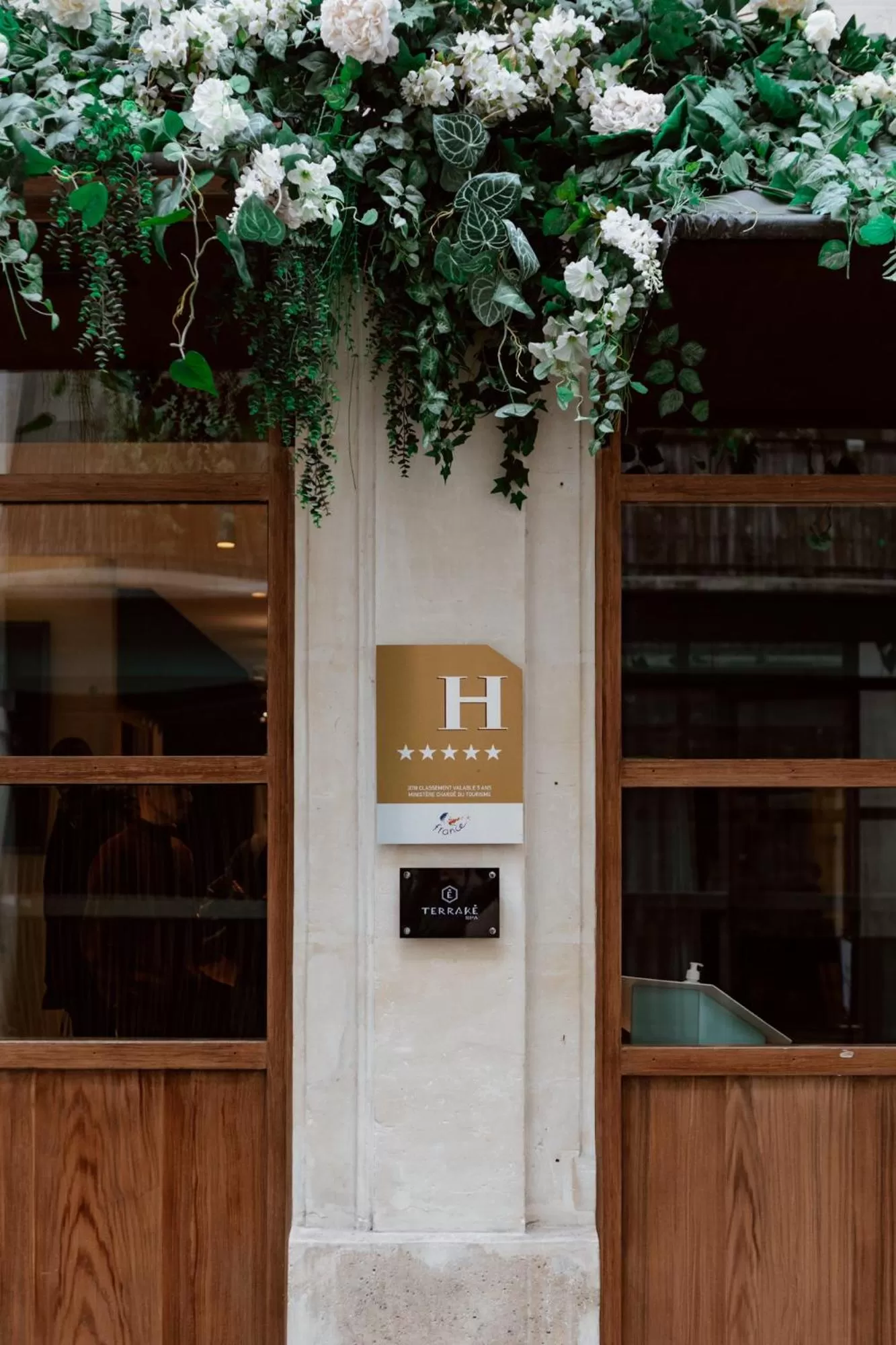 Facade/entrance in Hotel Parister Piscine & Spa