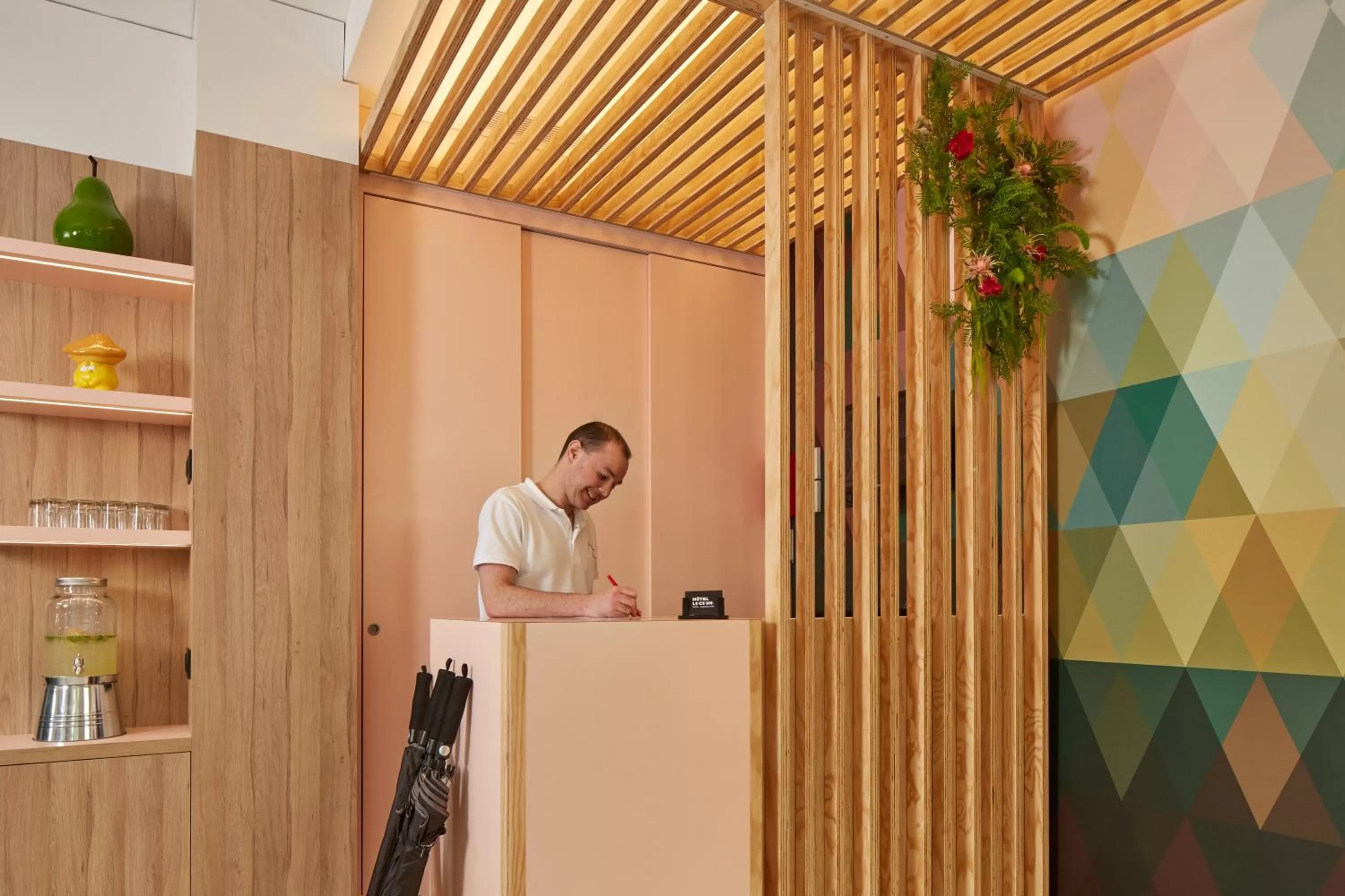 Staff in Hotel Locomo - Gare de Lyon Bastille