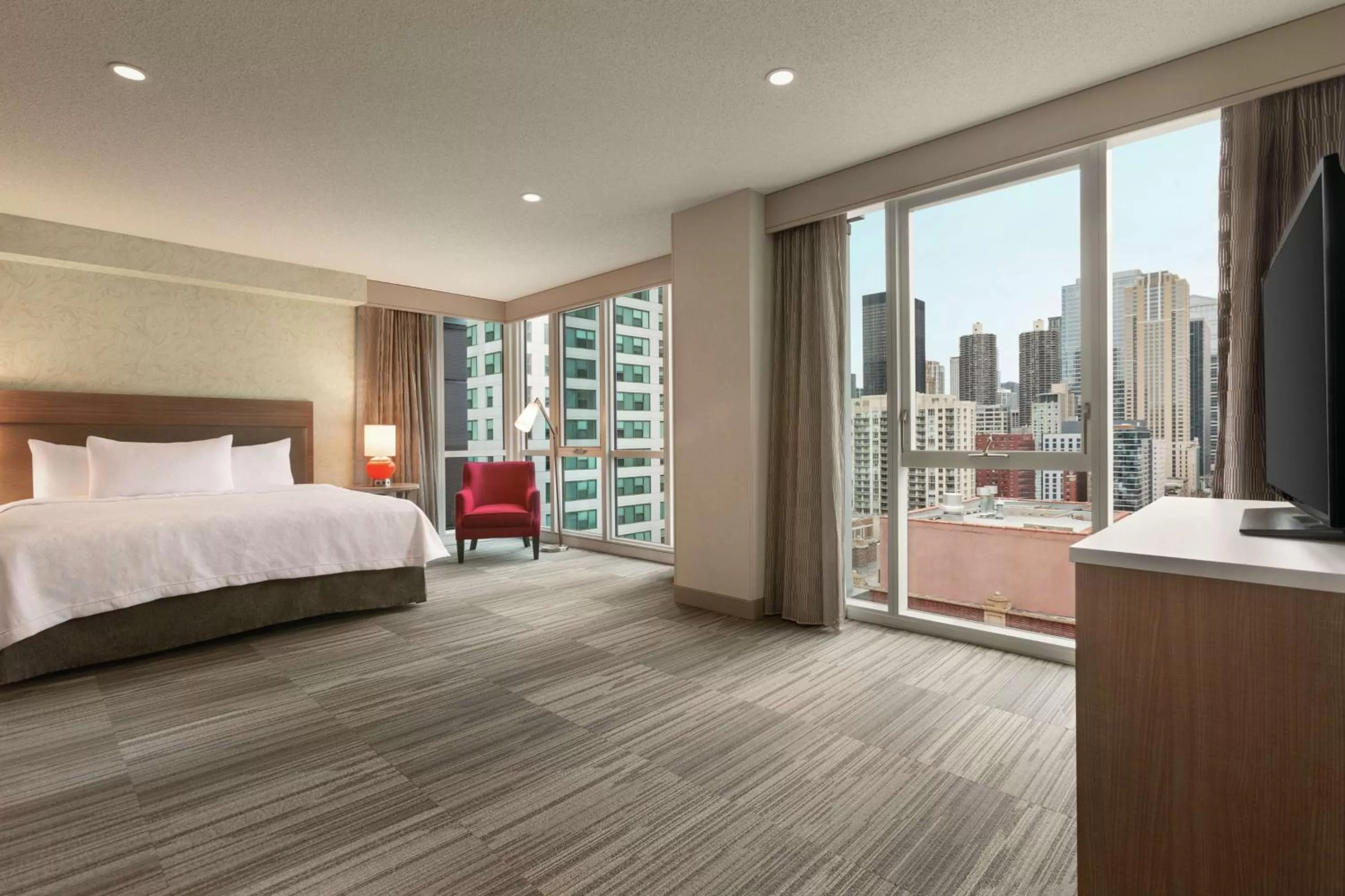Living room, Bed in Home2 Suites By Hilton Chicago River North