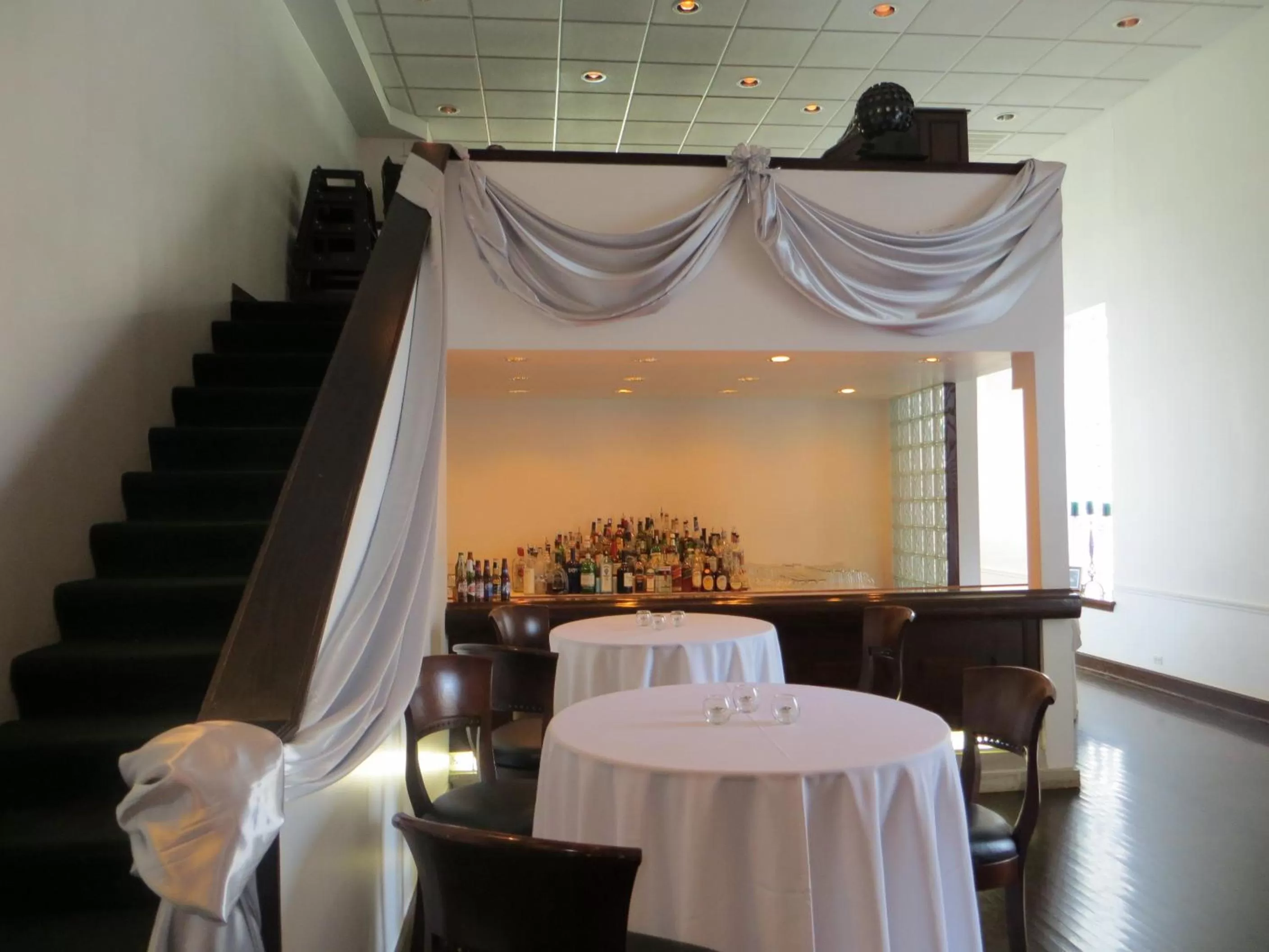 Lounge or bar, Restaurant/Places to Eat in The Polo Inn Bridgeport U.S.A.