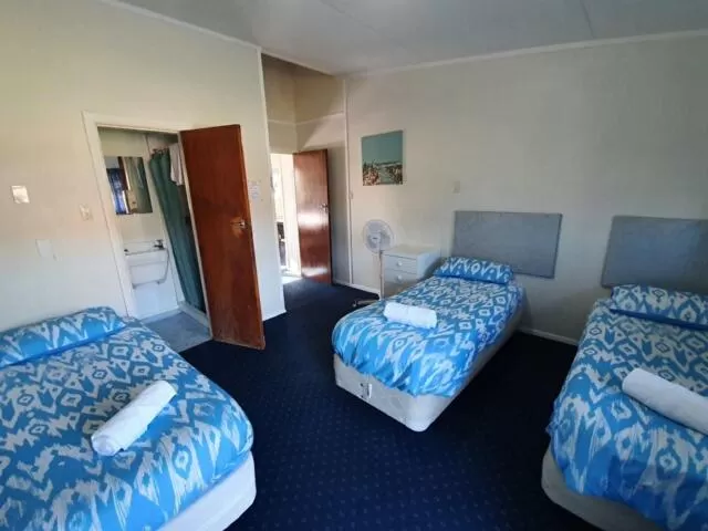 towels, Bed in Oasis Motel & Holiday Park Turangi