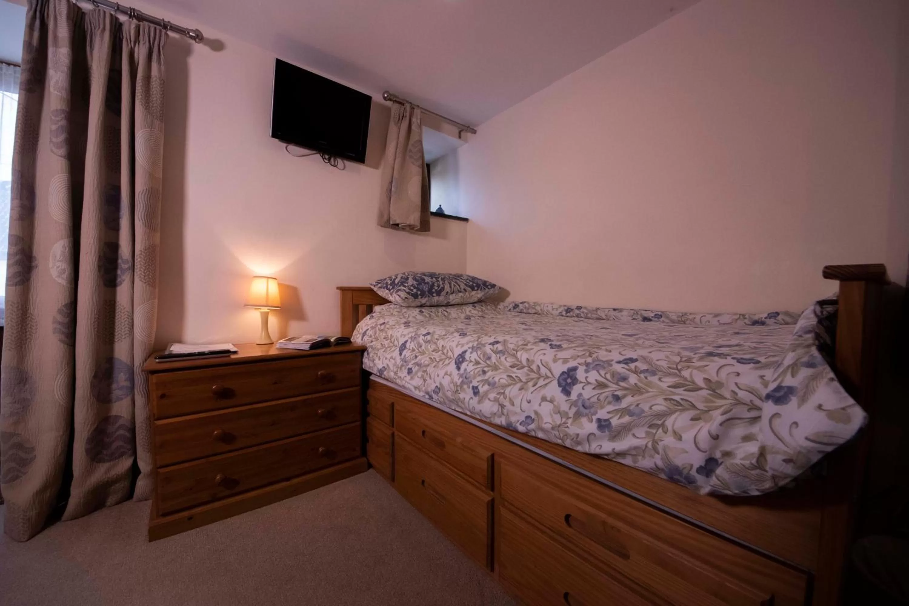 Bedroom in Polhilsa Farm