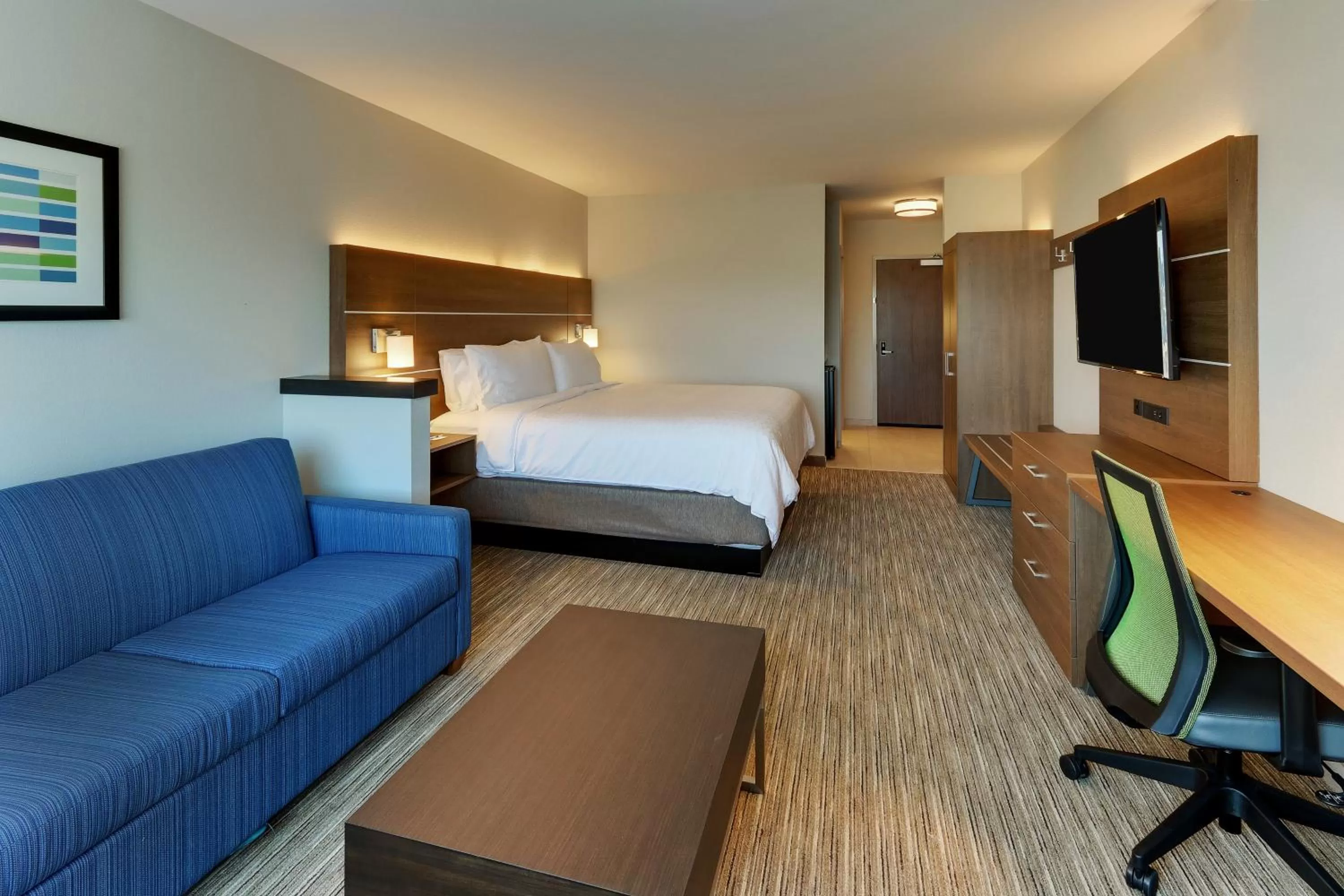 Bed in Holiday Inn Express & Suites - Roanoke – Civic Center