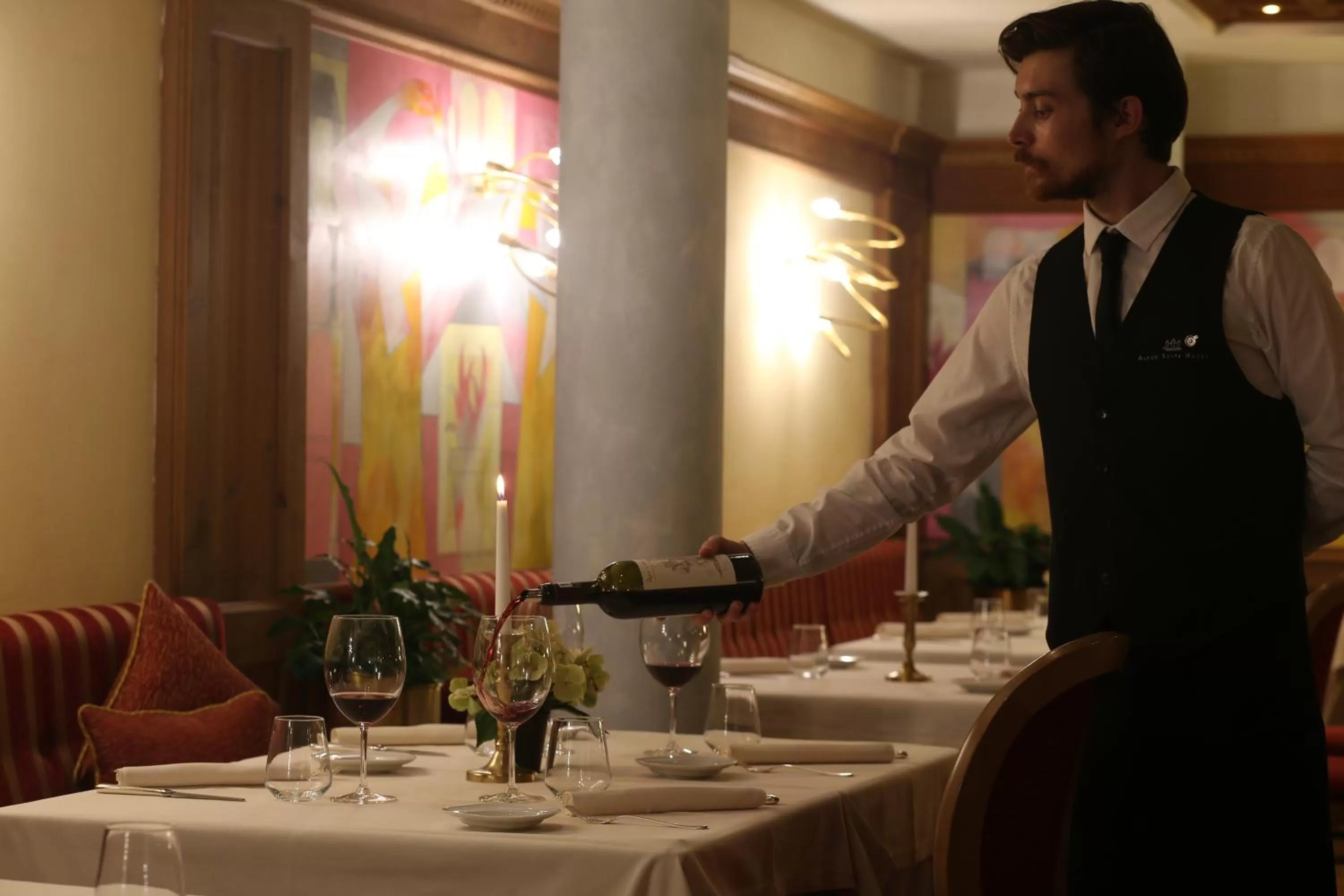 Restaurant/places to eat in Alpen Suite Hotel