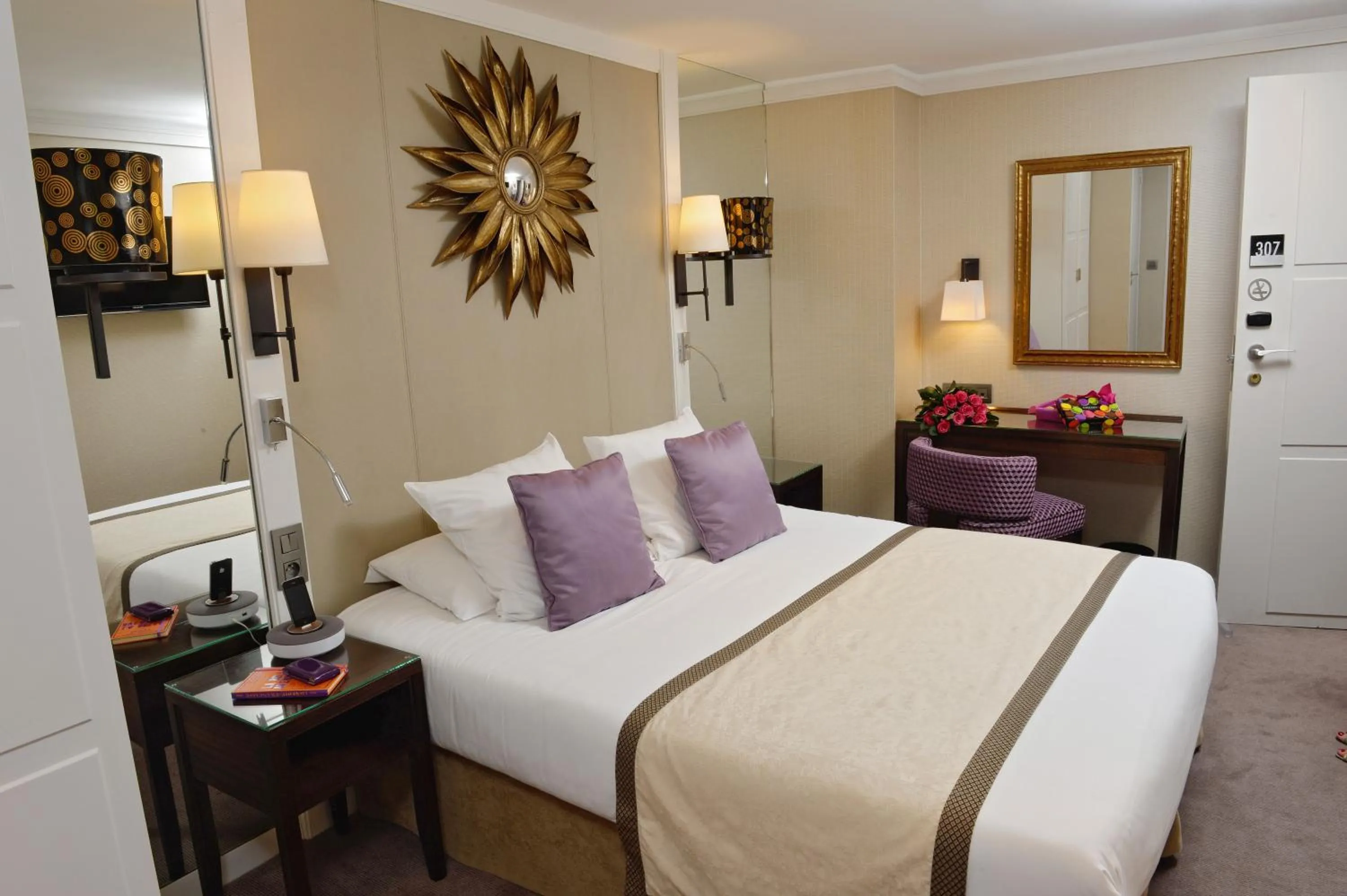 Photo of the whole room, Bed in Best Western Plus Hotel Sydney Opera