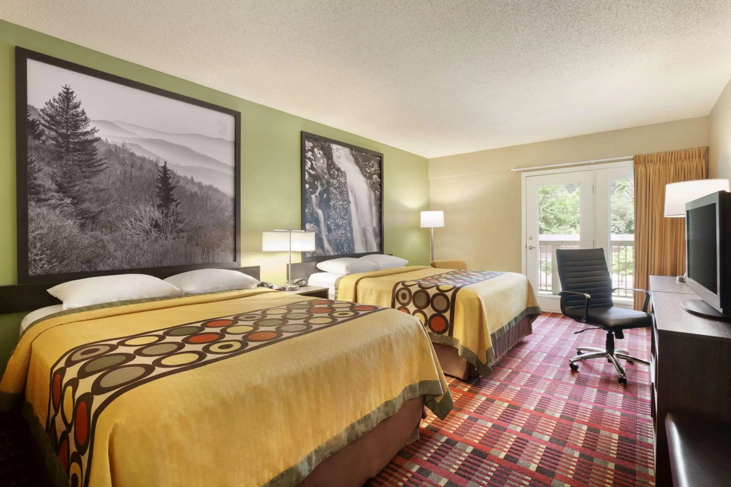 Photo of the whole room, Bed in Super 8 by Wyndham Cherokee