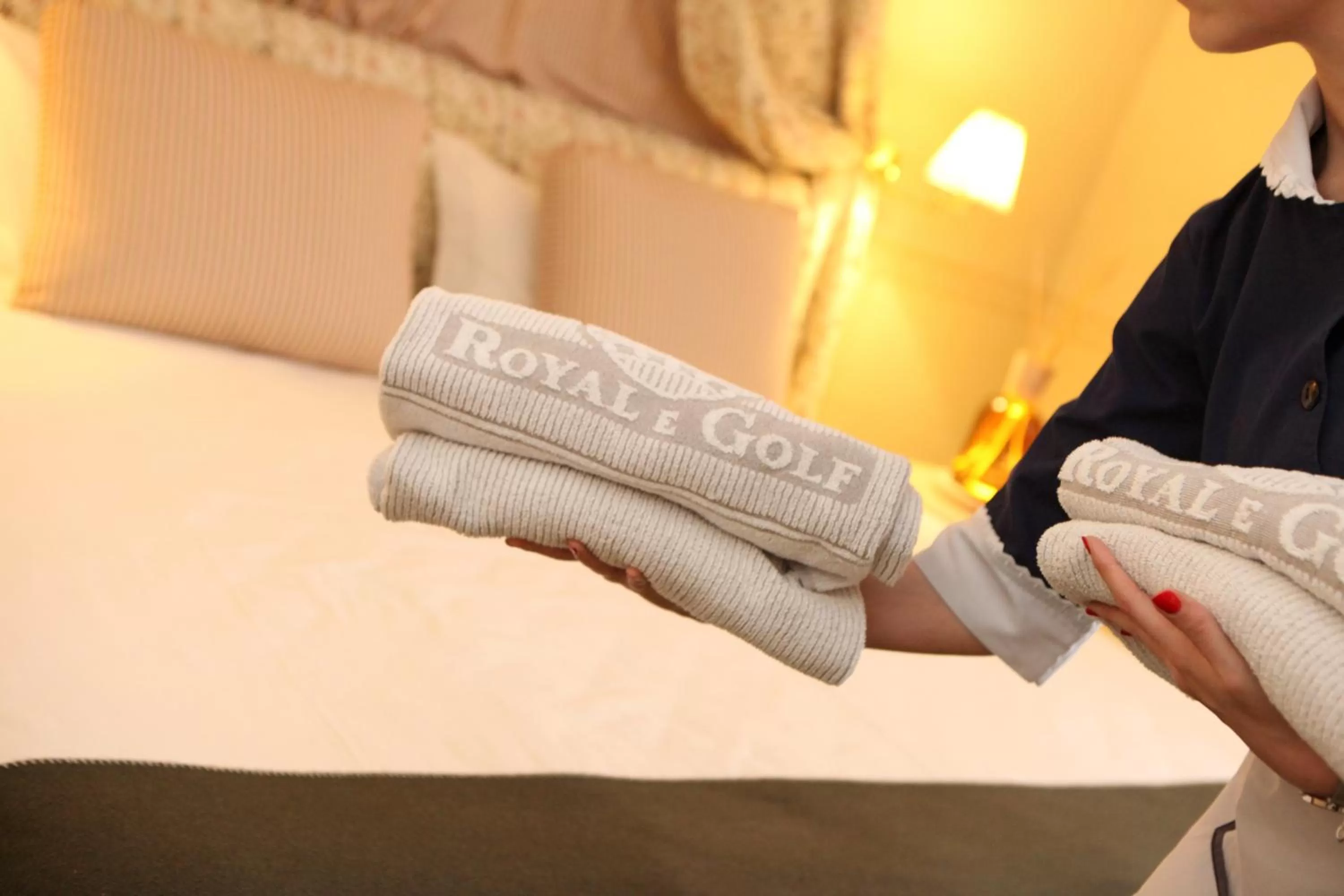 Bedroom, Bed in Grand Hotel Royal E Golf