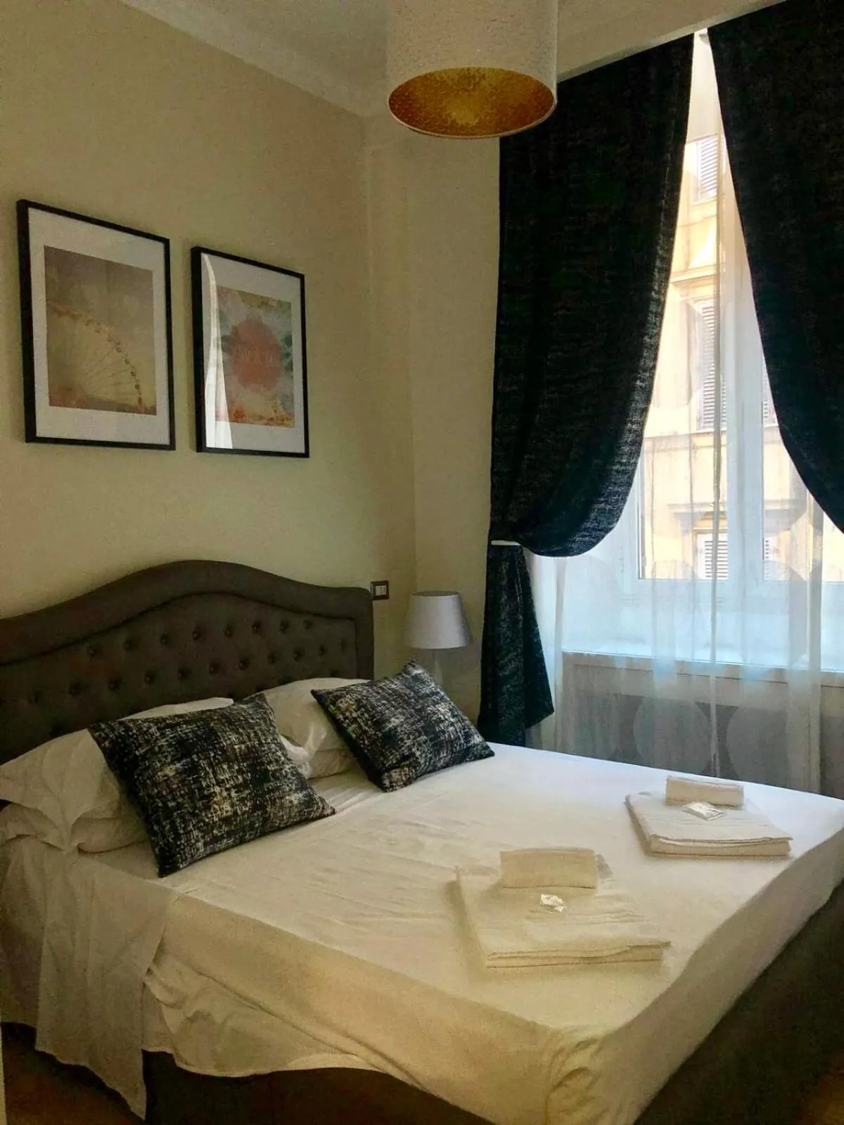 View (from property/room), Bed in The Place In Rome Guest House