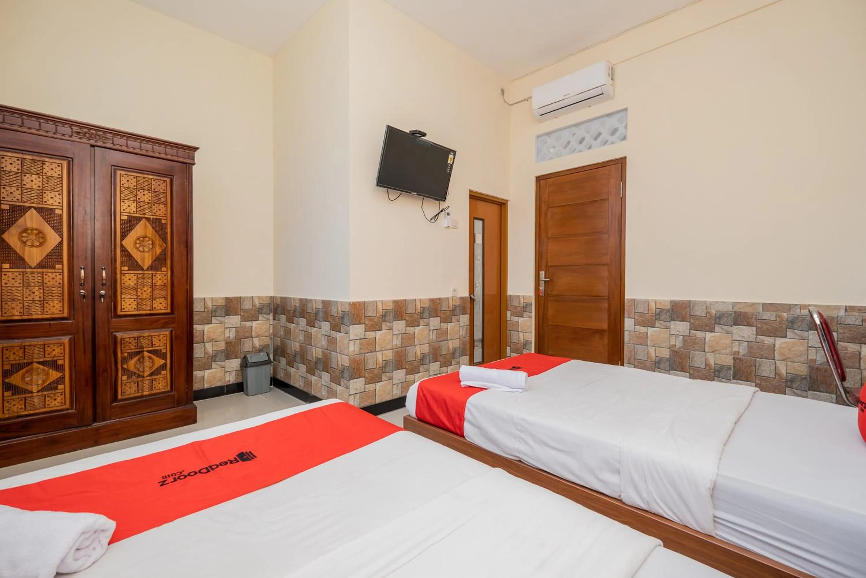 Bed in RedDoorz Syariah near Batu Night Spectacular