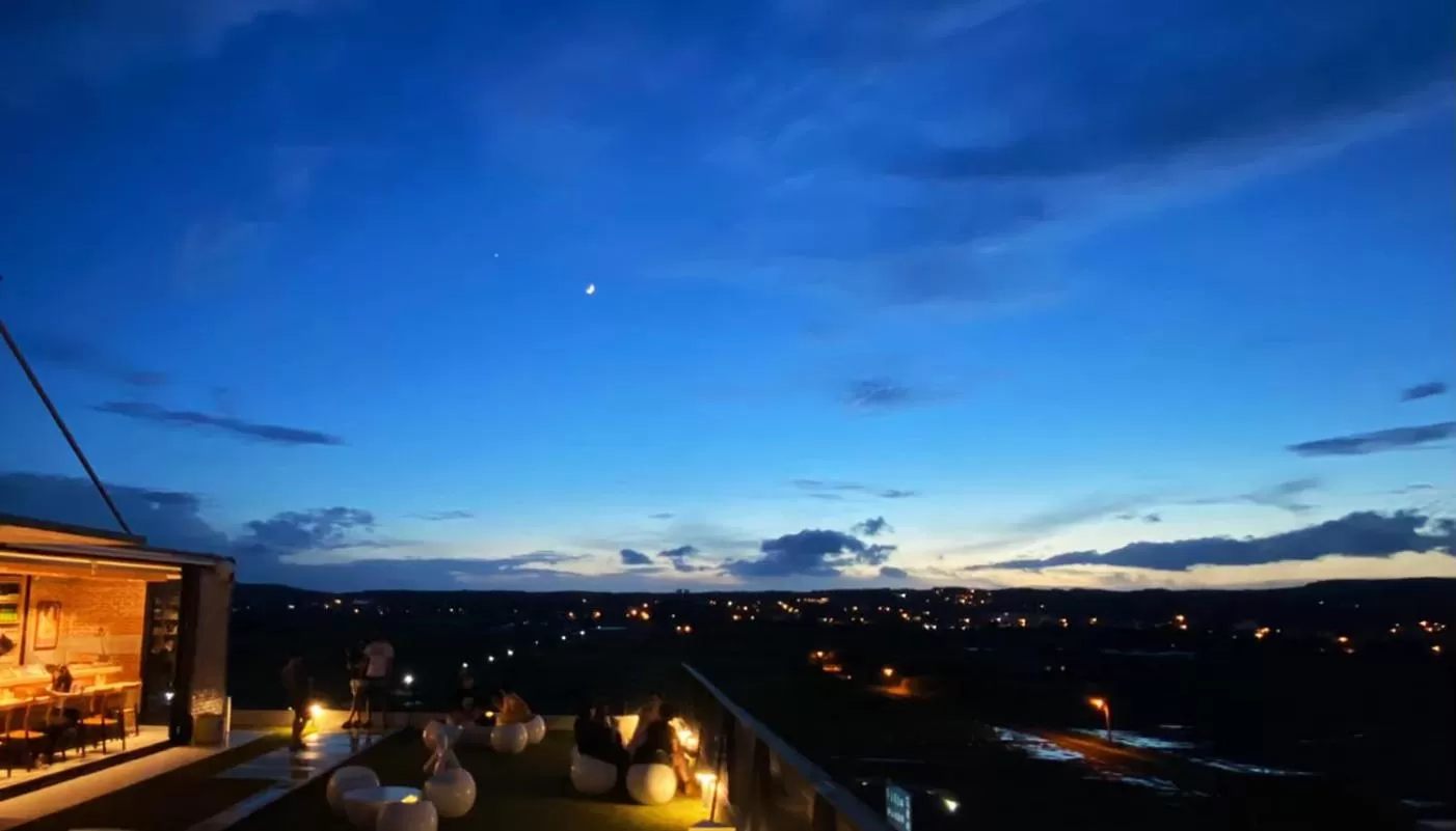 Restaurant/places to eat in FFF Hotel