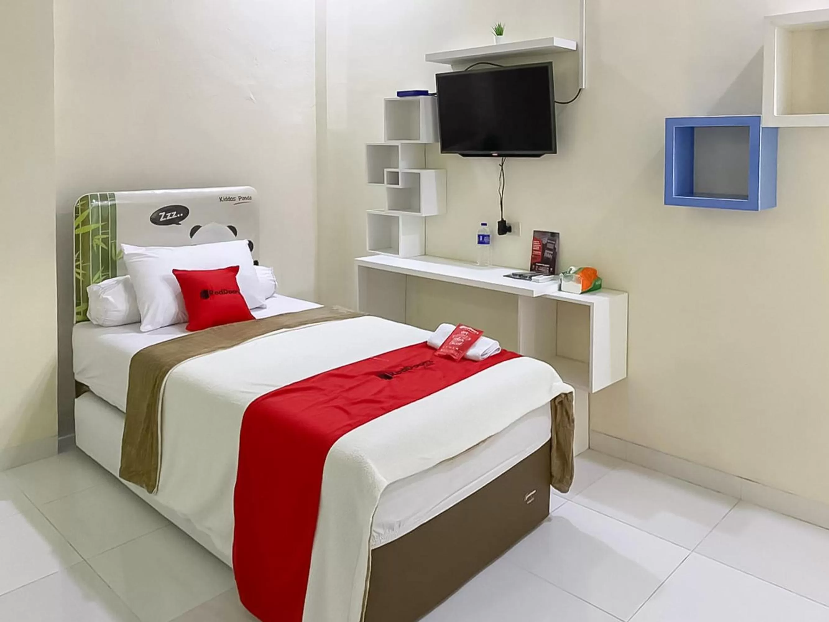 Bed in RedDoorz Syariah near PKOR Lampung