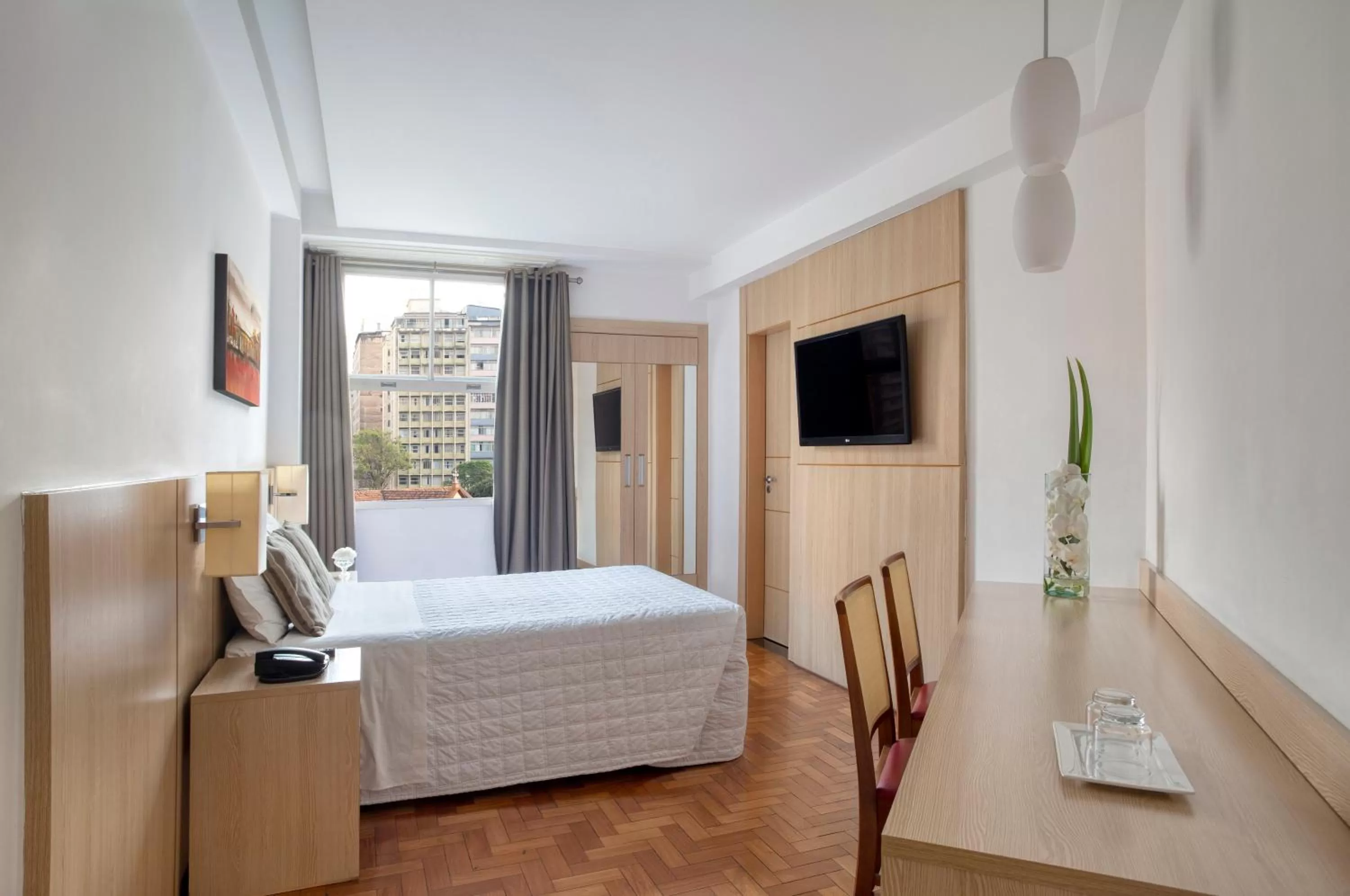 Photo of the whole room, Bed in Normandy Hotel