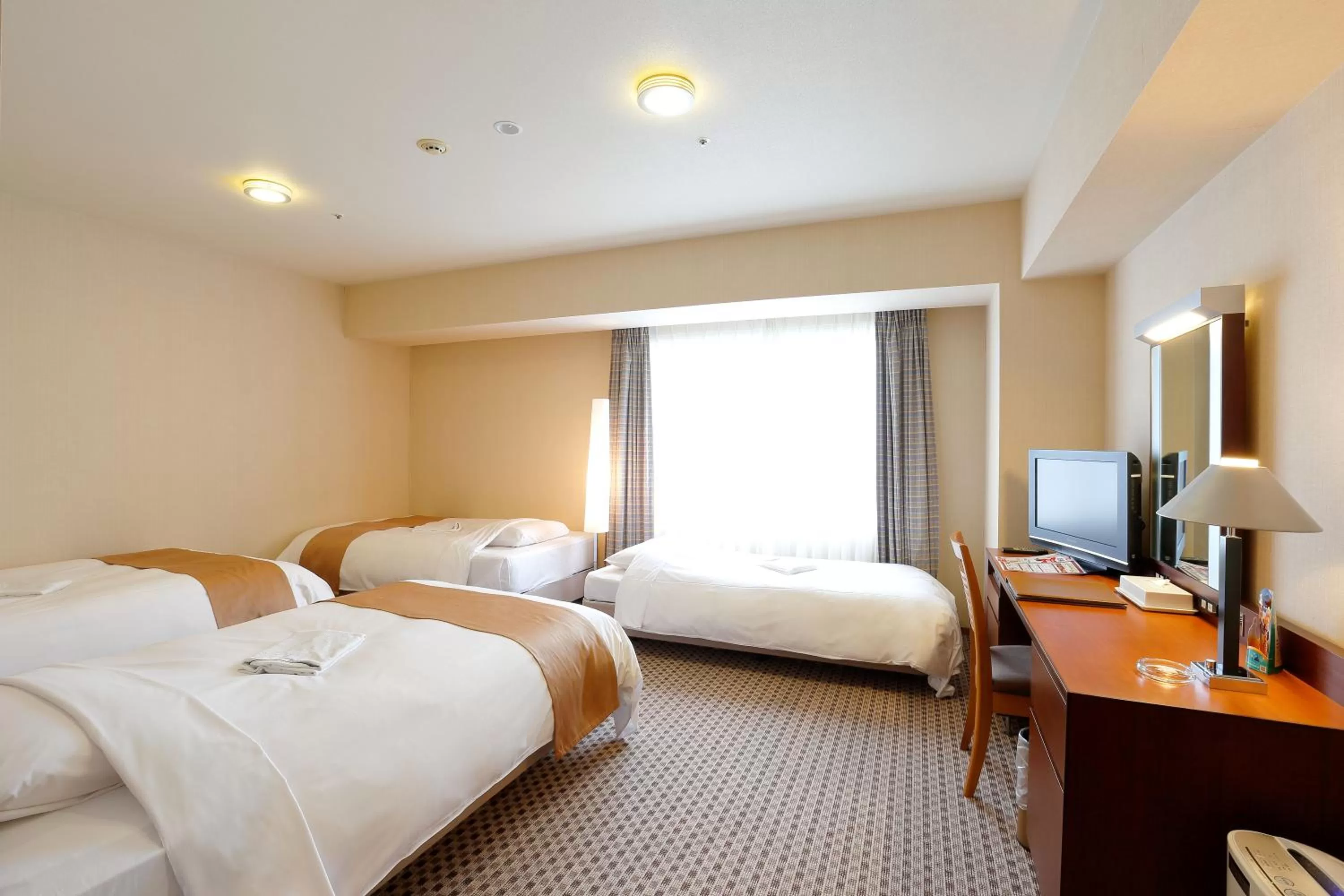 Day, Bed in Keisei Hotel Miramare