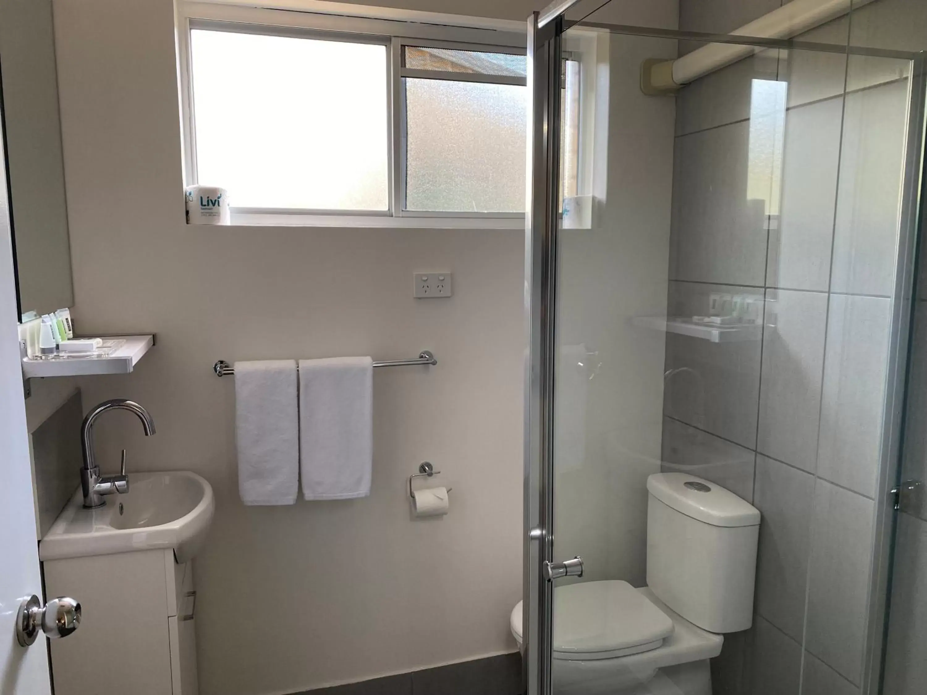 Superior Twin Room with Garden View in Tin Can Bay Motel Superior Twin Room with Garden View in Tin Can Bay Motel