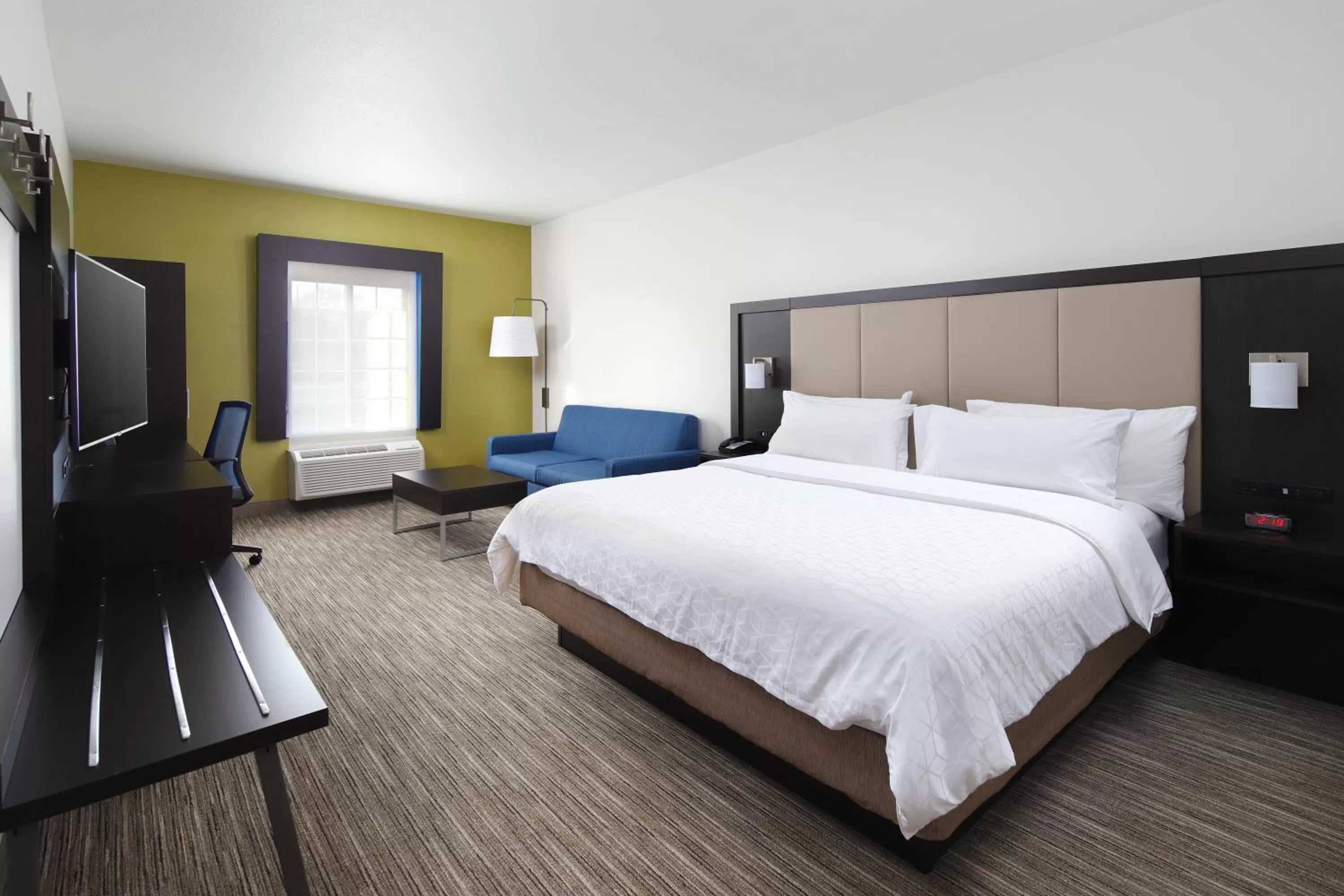 Photo of the whole room, Bed in Holiday Inn Express Grand Rapids Southwest by IHG