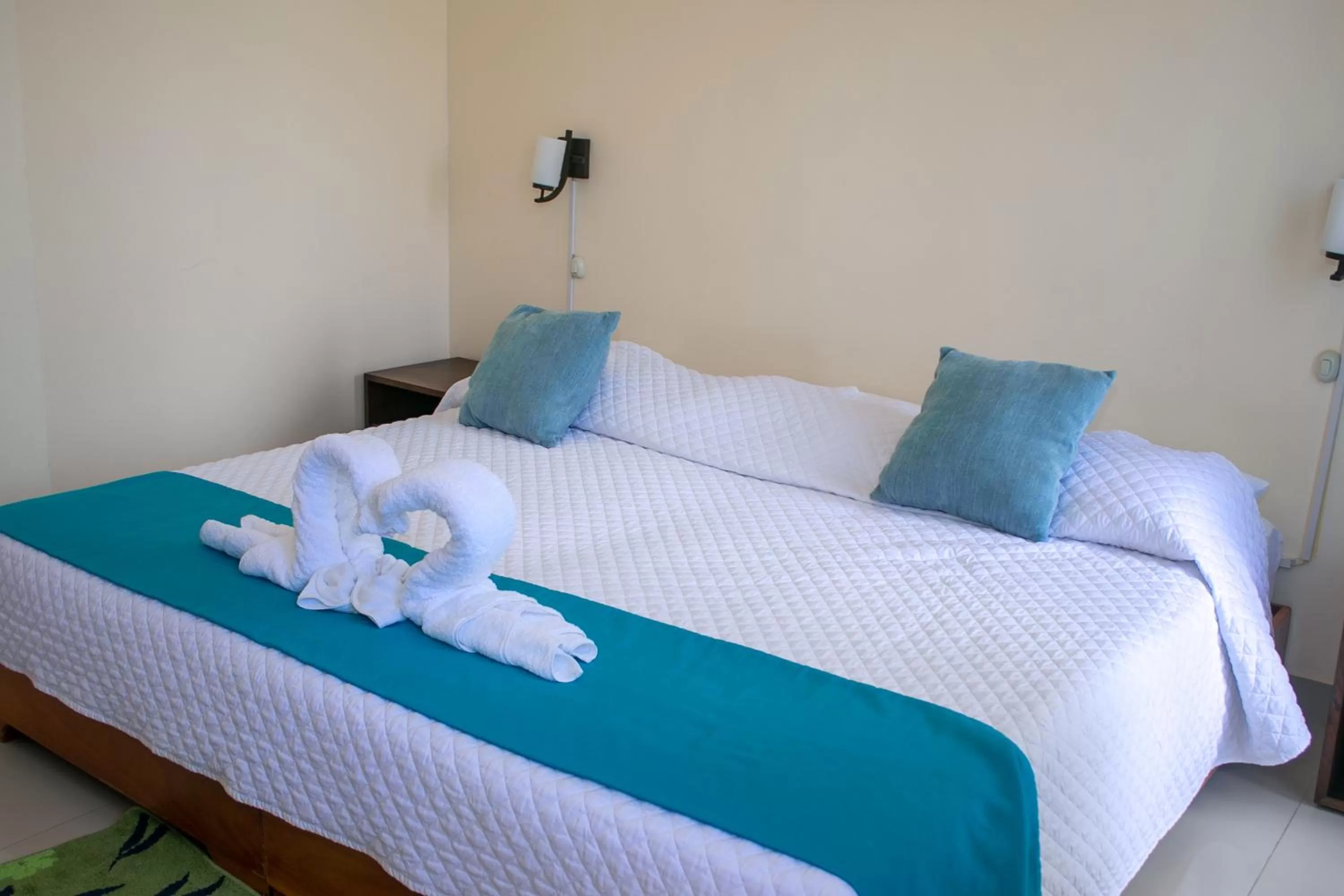 Photo of the whole room, Bed in El Rincón de George