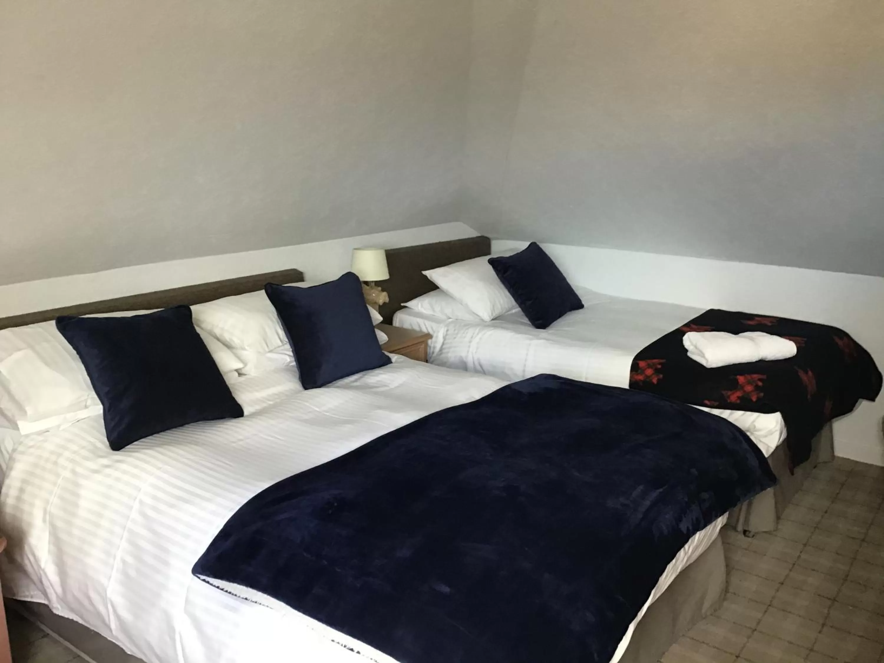 Photo of the whole room, Bed in Woodvale