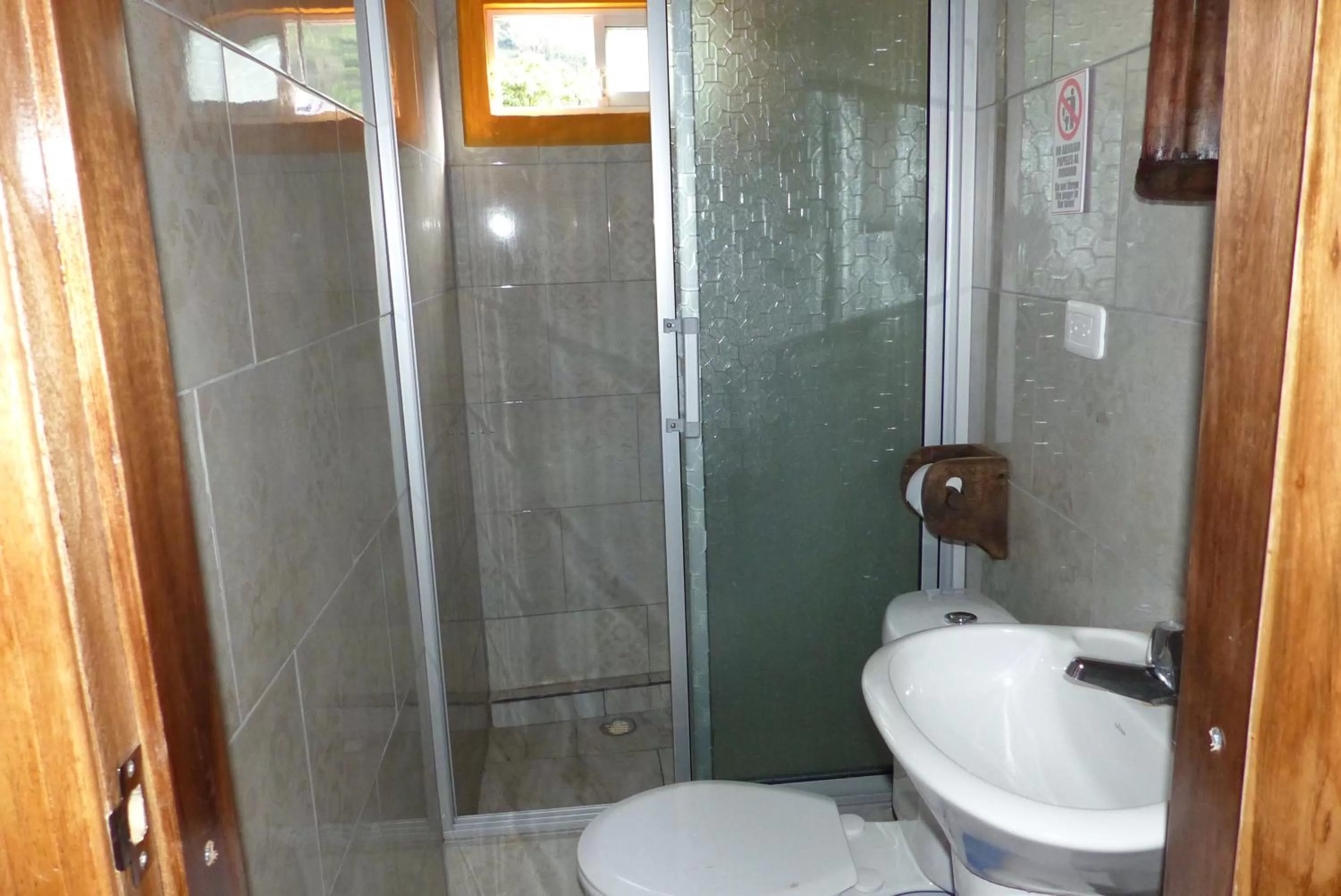 Toilet, Bathroom in Hostal La Casa Amarilla City