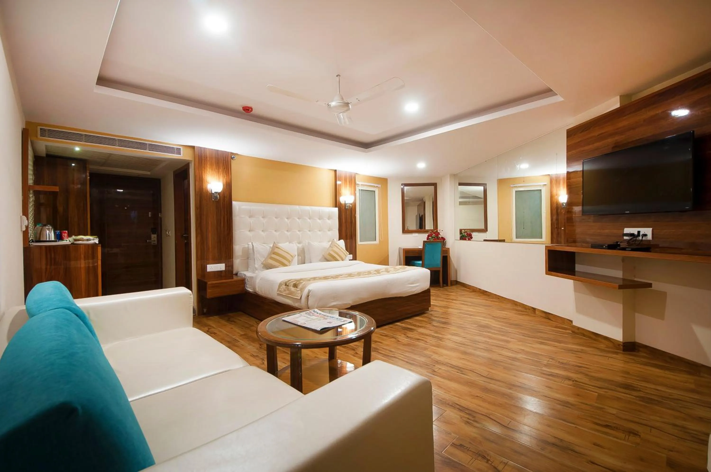 Seating area in Airport Hotel Ramhan Palace Mahipalpur