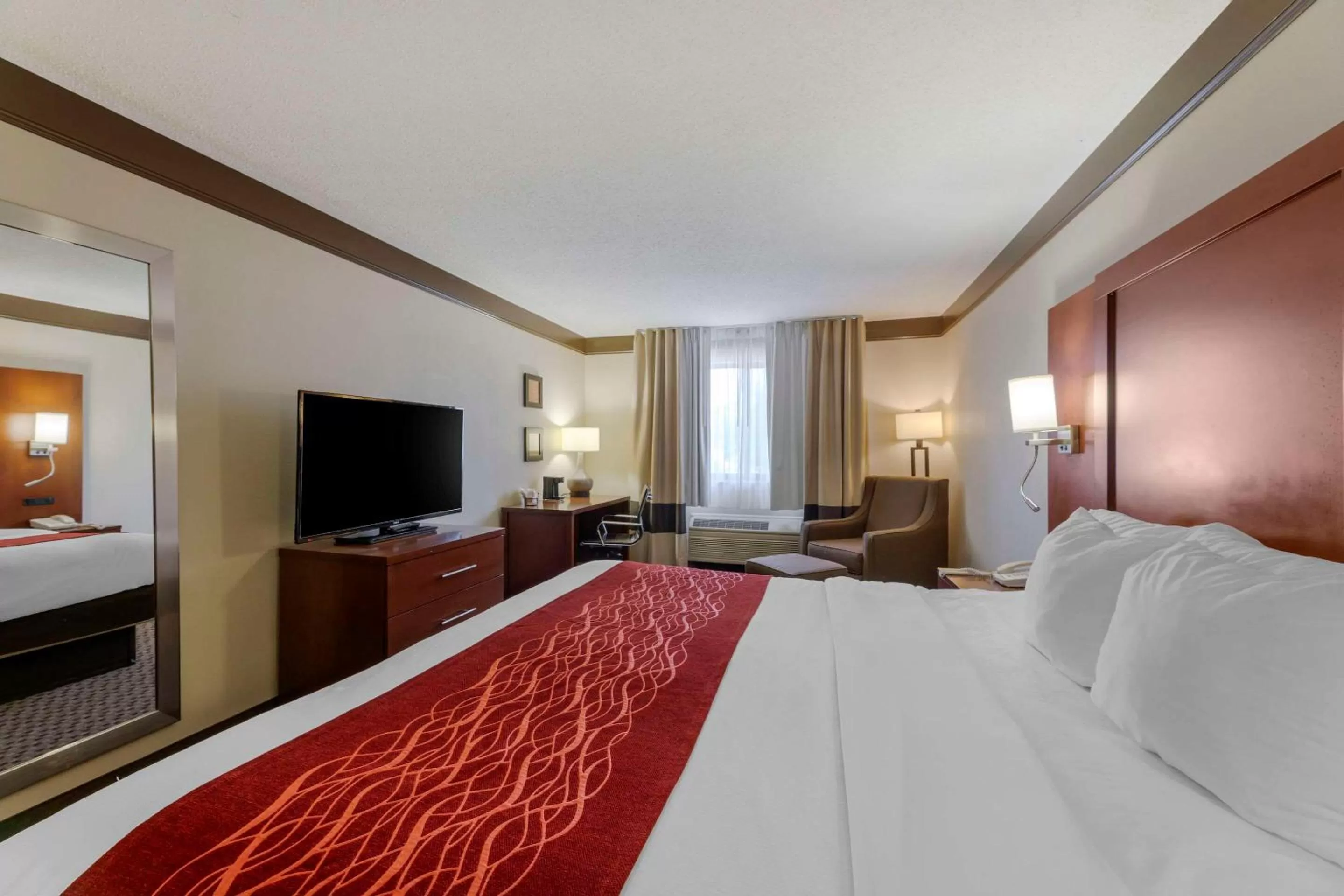 Bedroom, Bed in Comfort Inn Mount Vernon Downtown