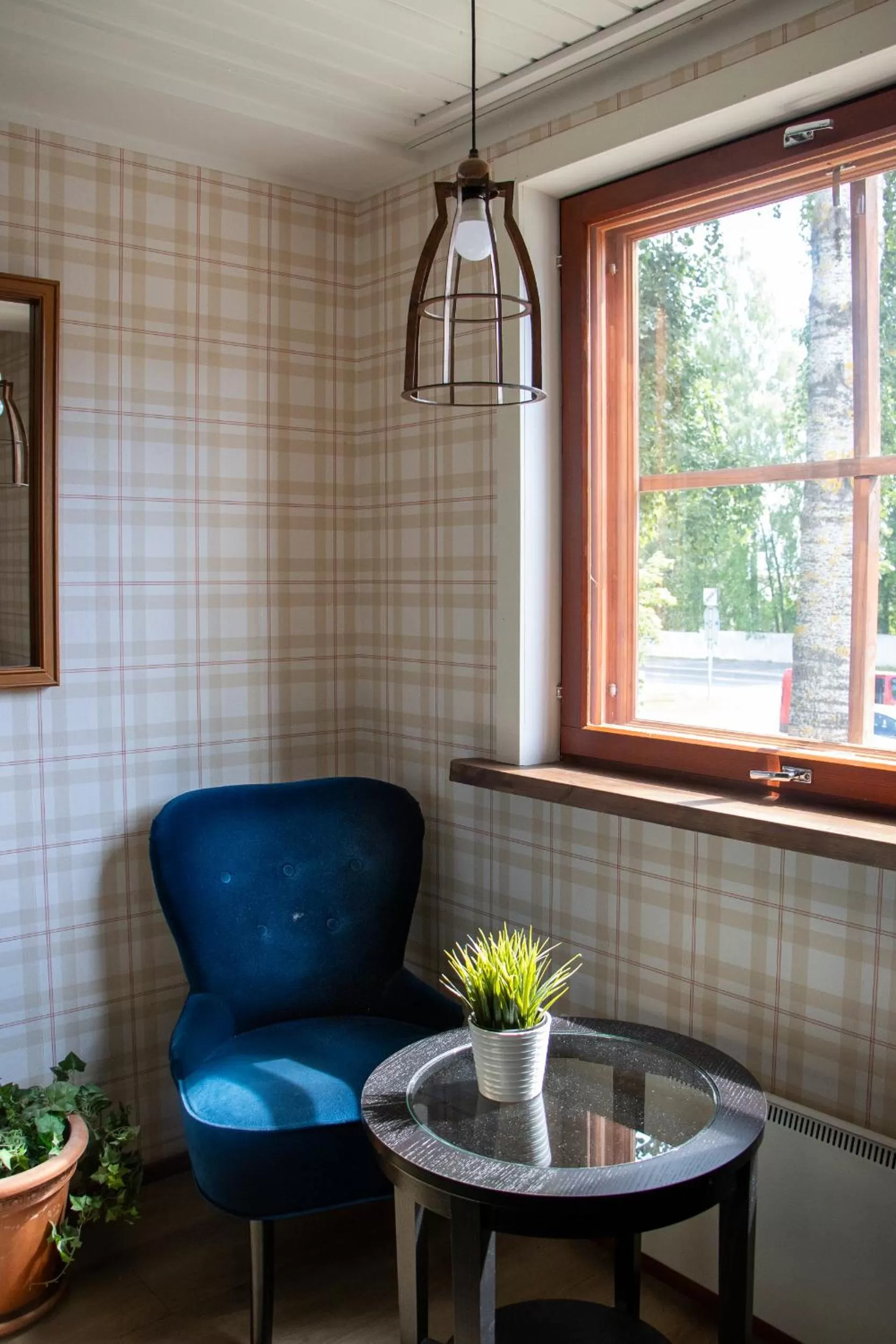 Seating area in Hotelli Uninen Tampere