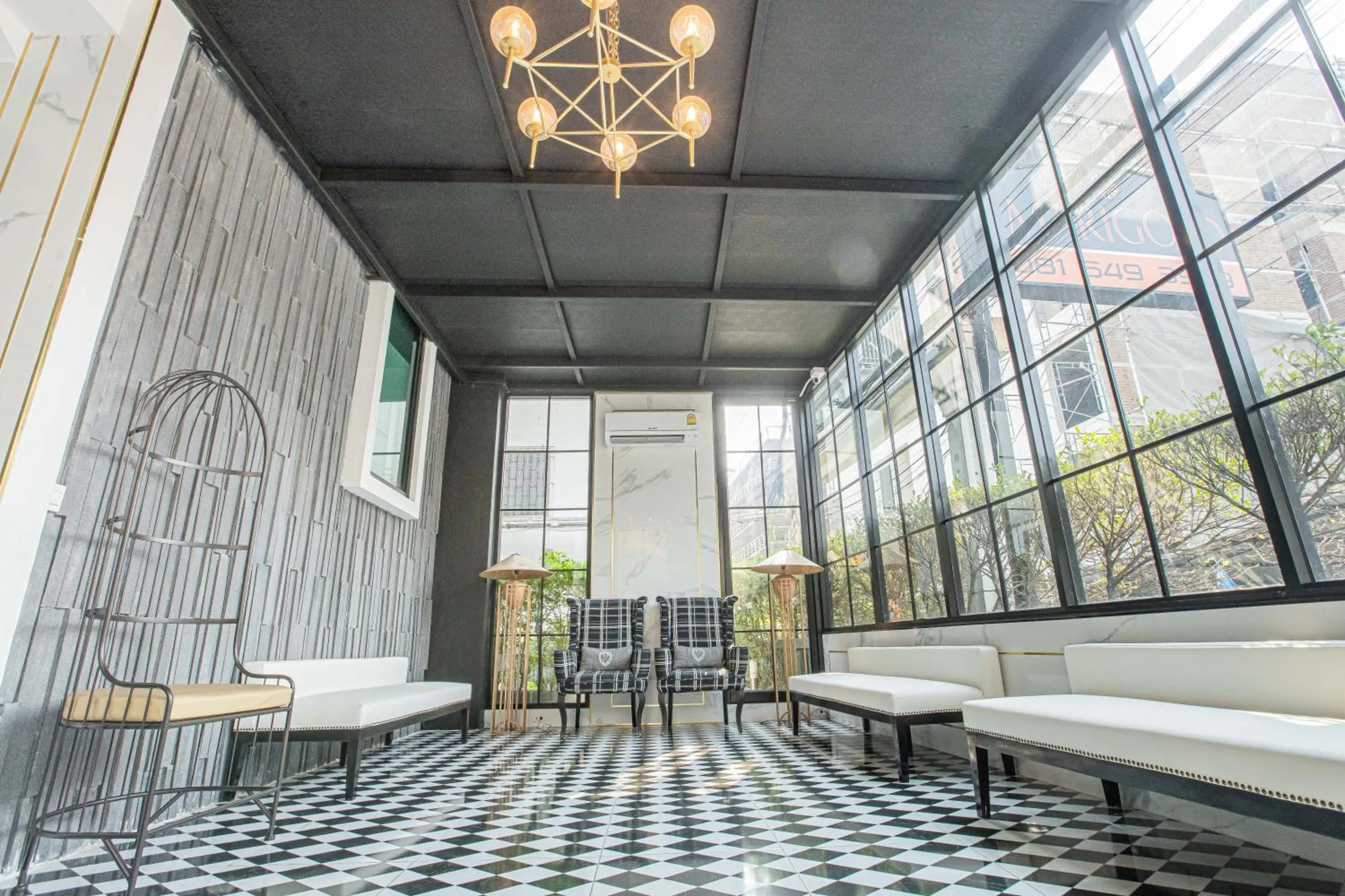 Marigold Sukhumvit - Free Shuttle to BTS Bearing Station