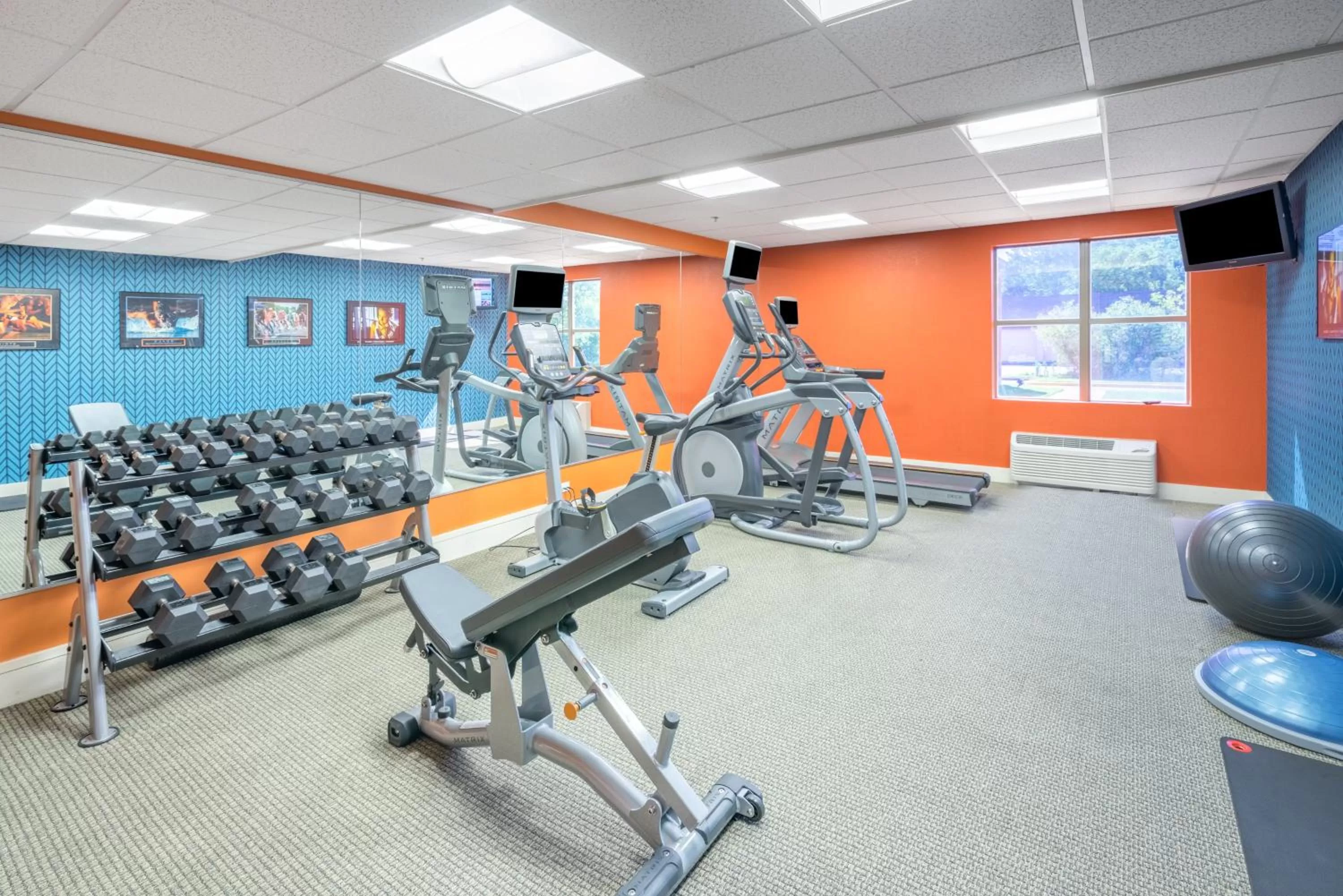 Fitness centre/facilities in Holiday Inn Express Cambridge by IHG