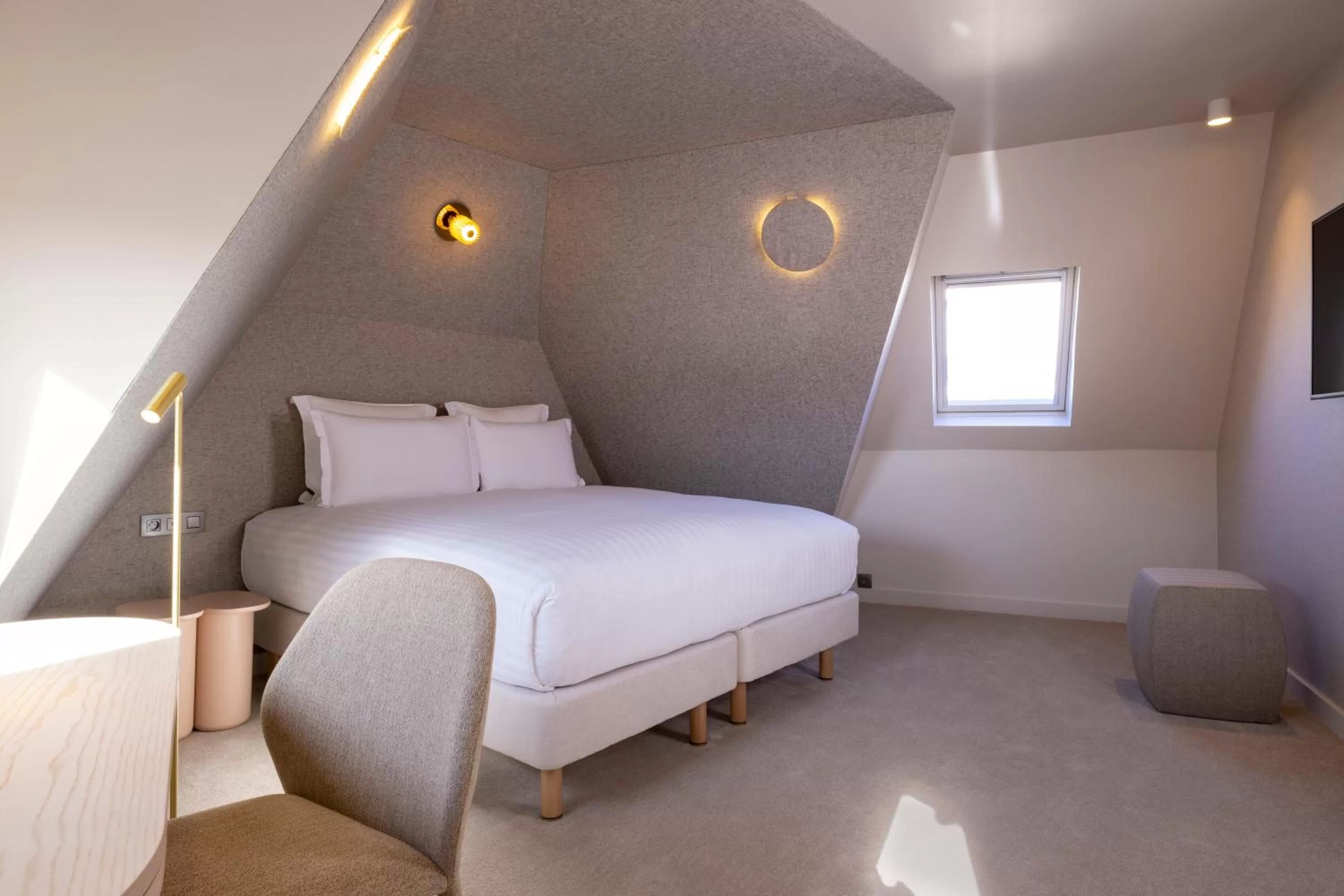 Bedroom, Bed in Hôtel Beige