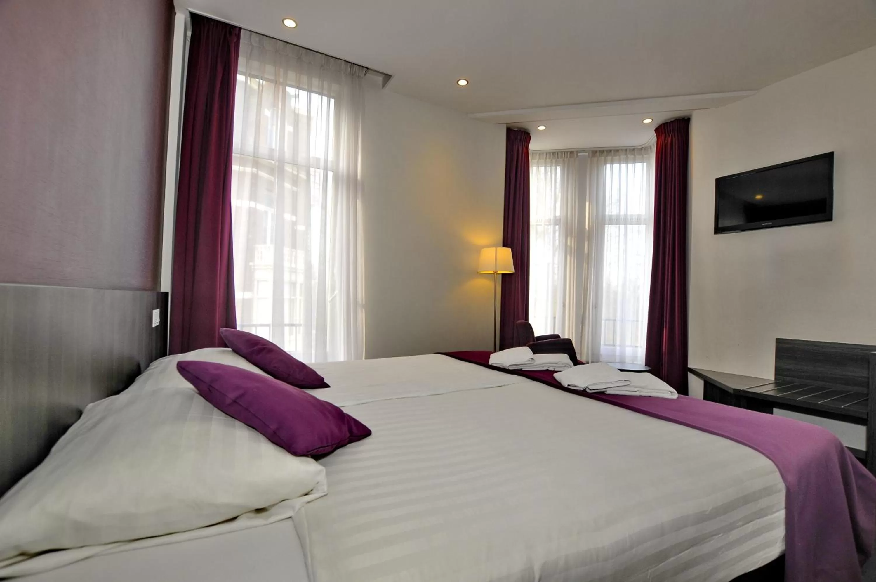 Bed in Hotel Parkview