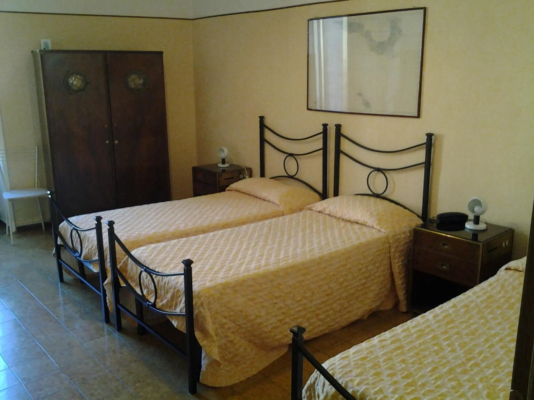 Photo of the whole room, Bed in Hotel Touring