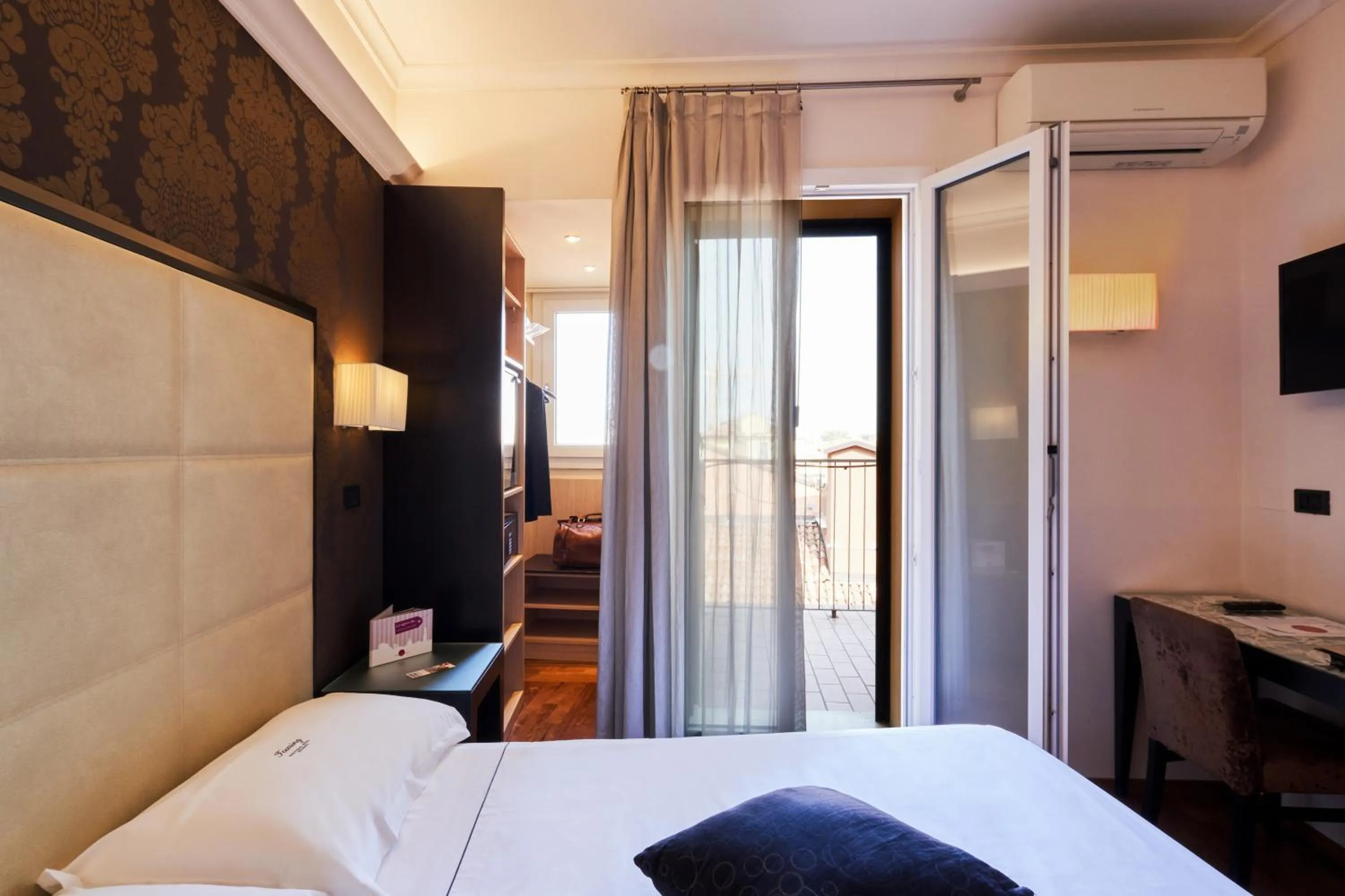 Bed in Hotel Touring