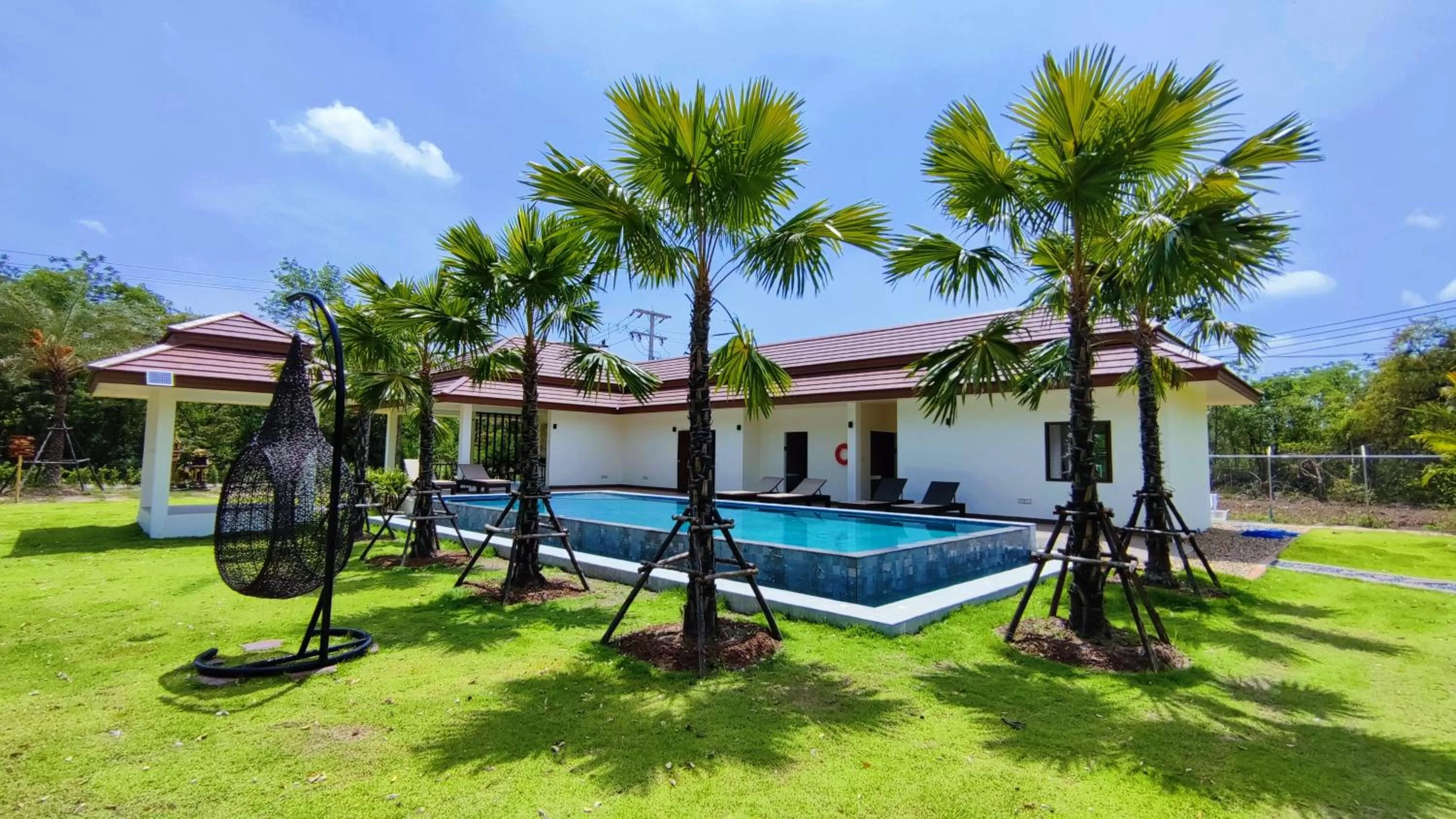 Swimming pool in Isan Golf & Adventure Hotel