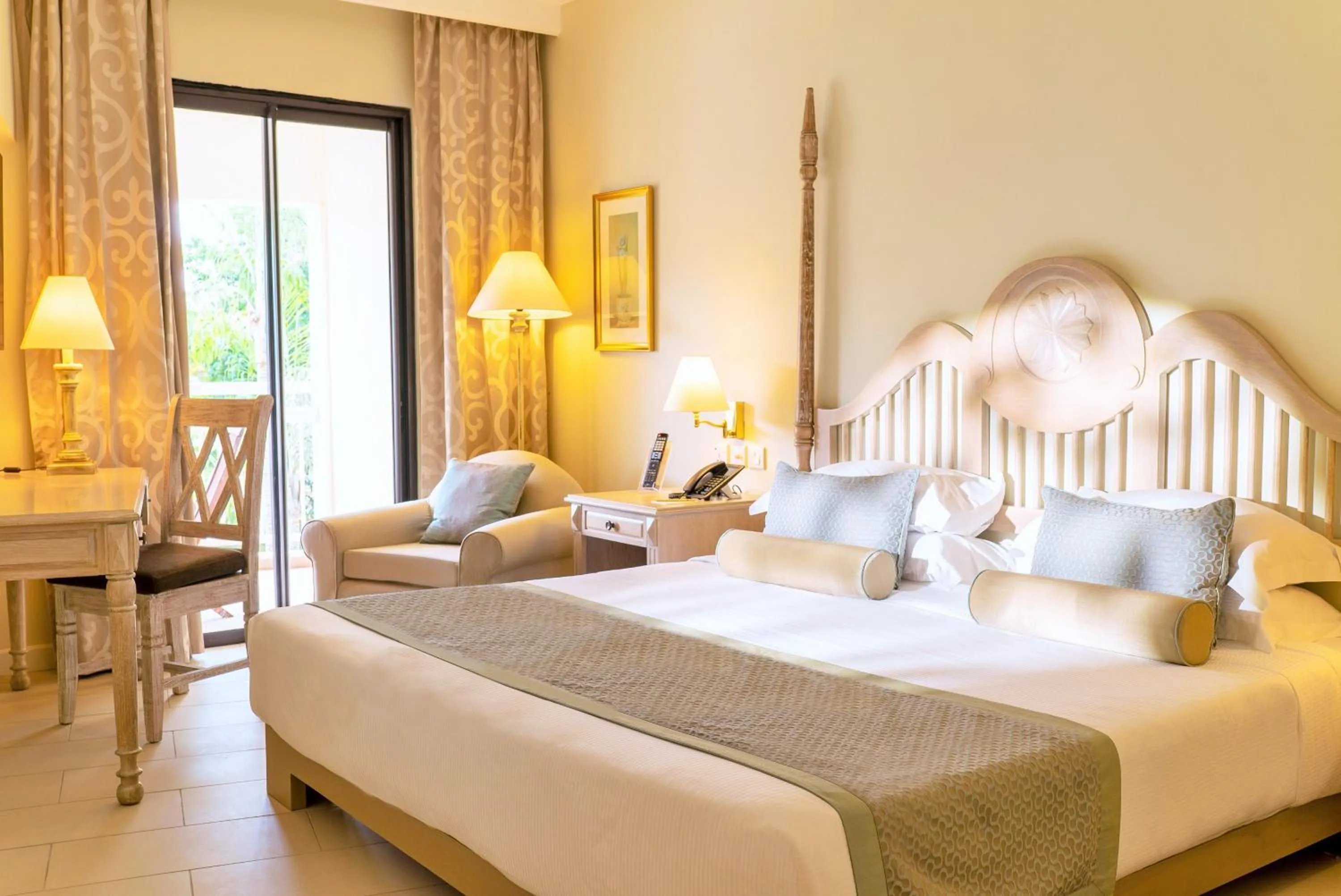 Bedroom, Bed in Maritim Resort & Spa Mauritius