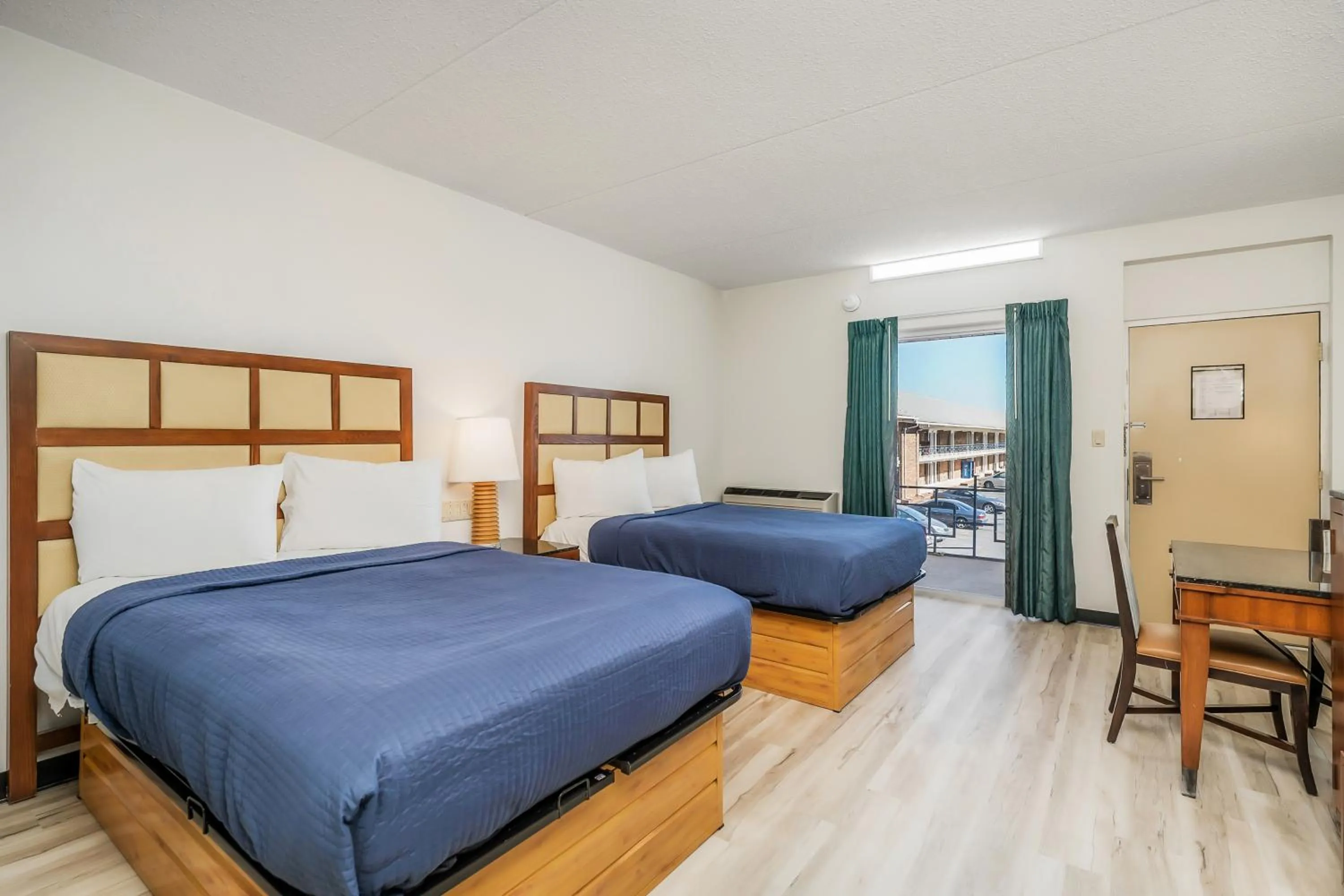 Bed in Americas Best Value Inn Cookeville