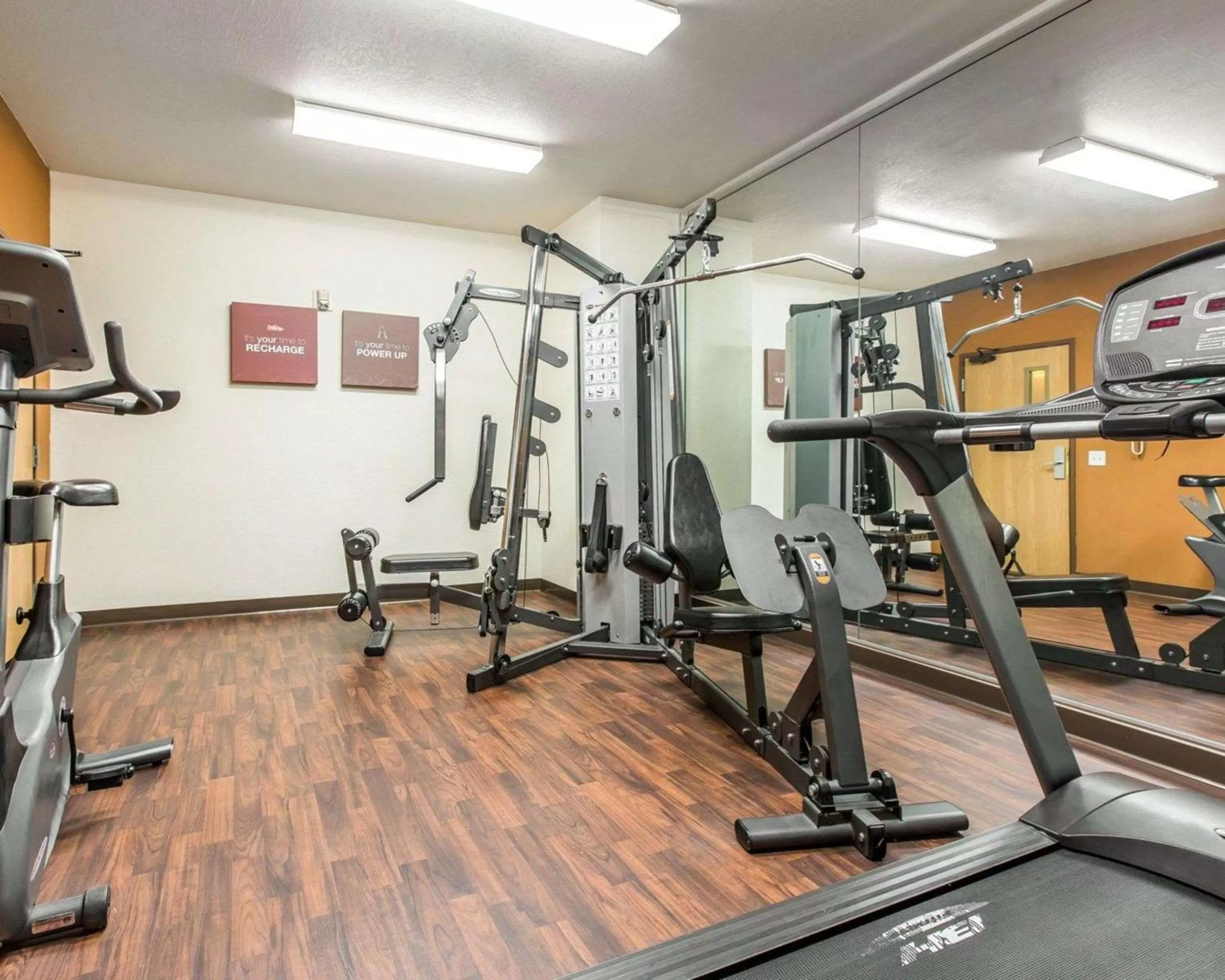 Fitness centre/facilities in Comfort Suites Palm Desert I-10