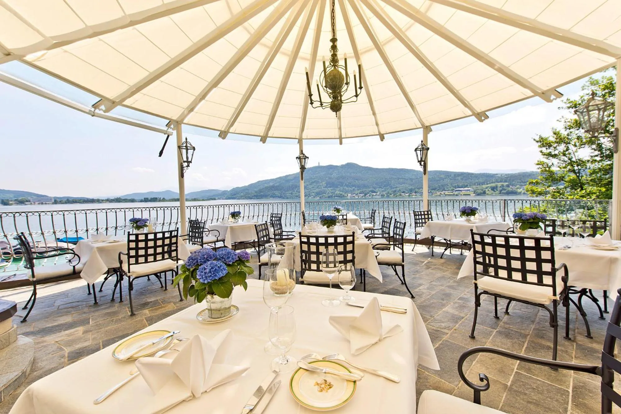 Restaurant/places to eat in Hotel Schloss Seefels
