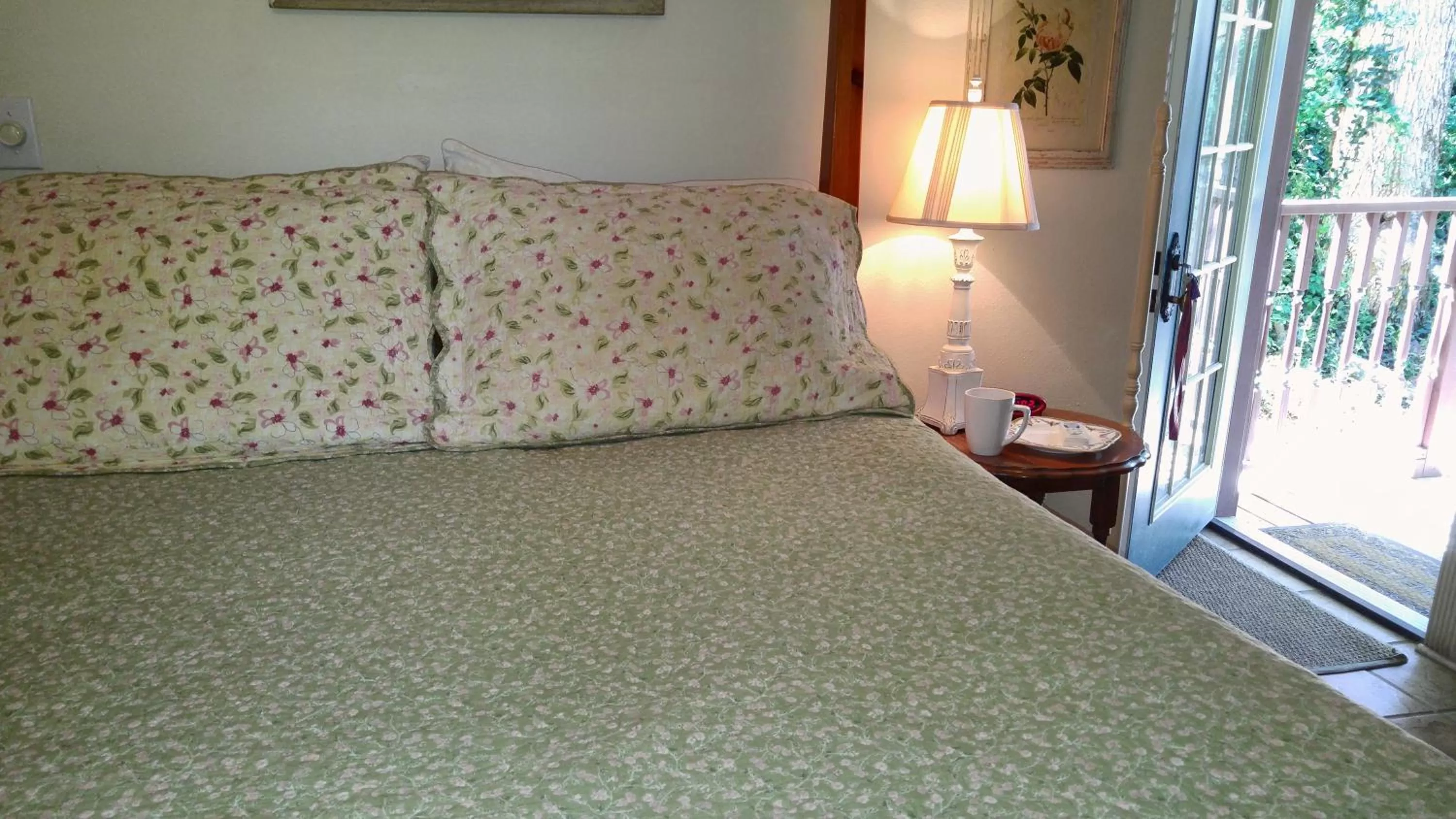 Bed in Hidden Springs Bed and Breakfast