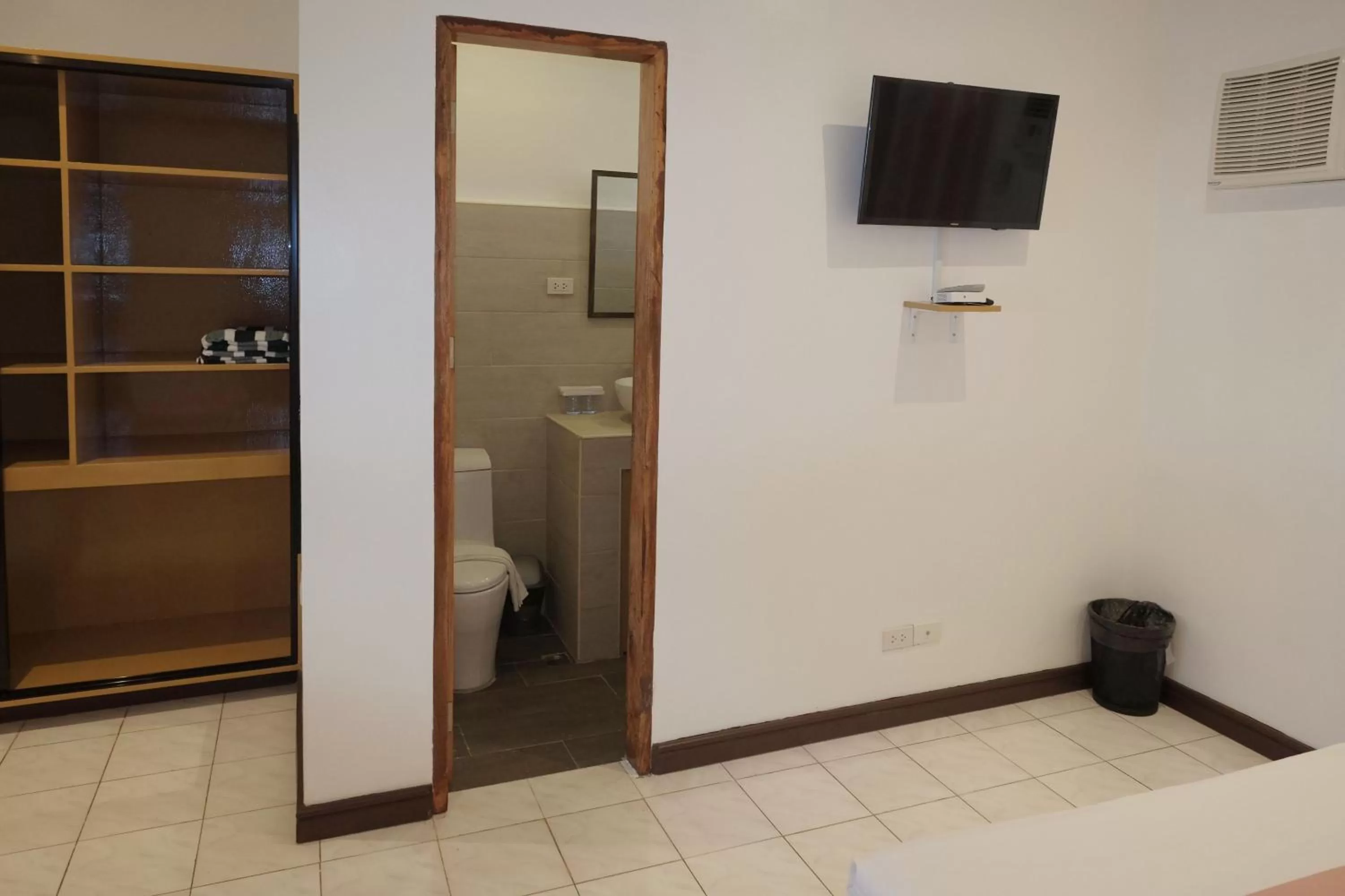 Photo of the whole room in Cliffside Resort