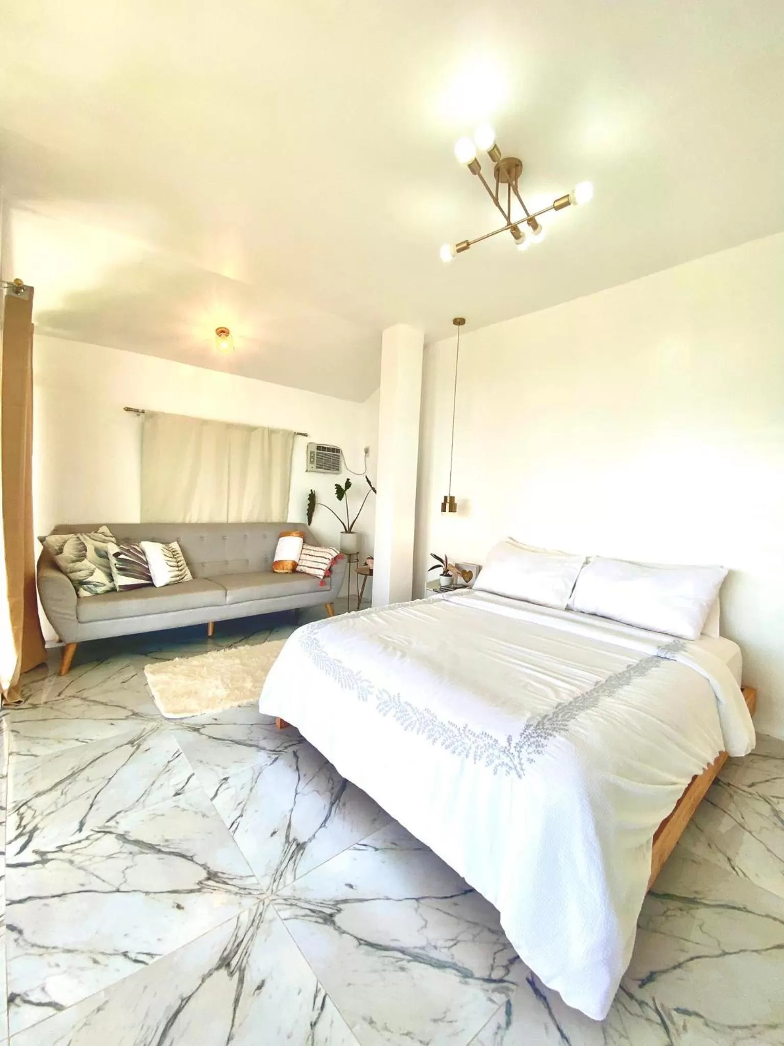 Bed in Bintana sa Paraiso Binunsaran