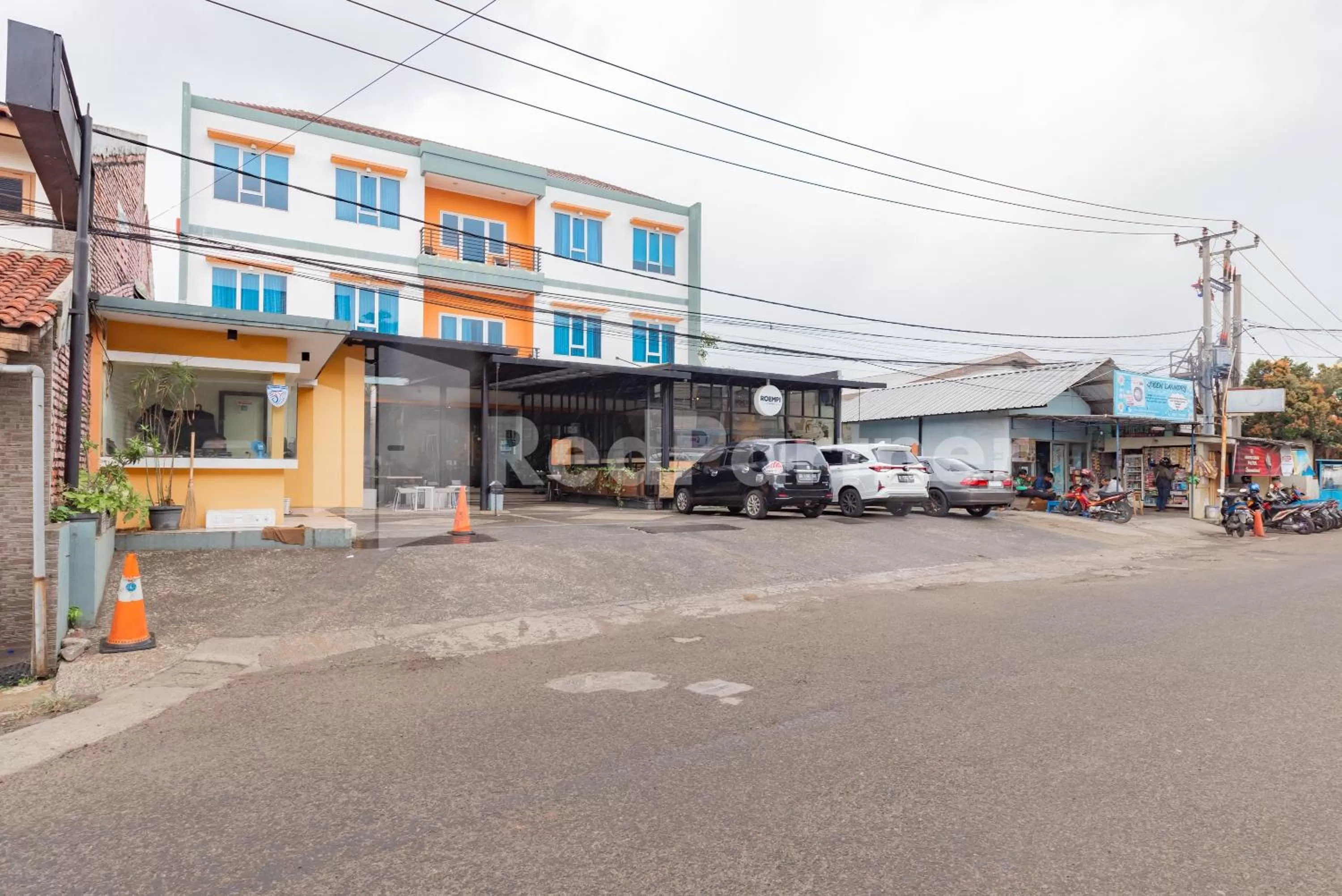 Property building in Alqueby Hotel near Kiara Artha Park & Trans Studio Mall Mitra RedDoorz