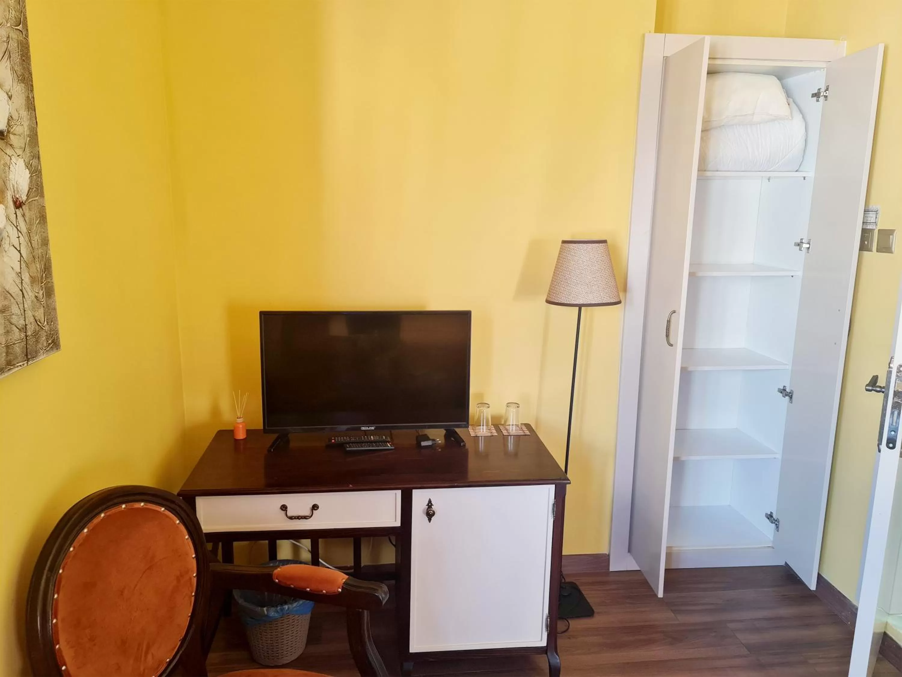 Communal lounge/ TV room in SOFIA BOUTIQUE HOTEL