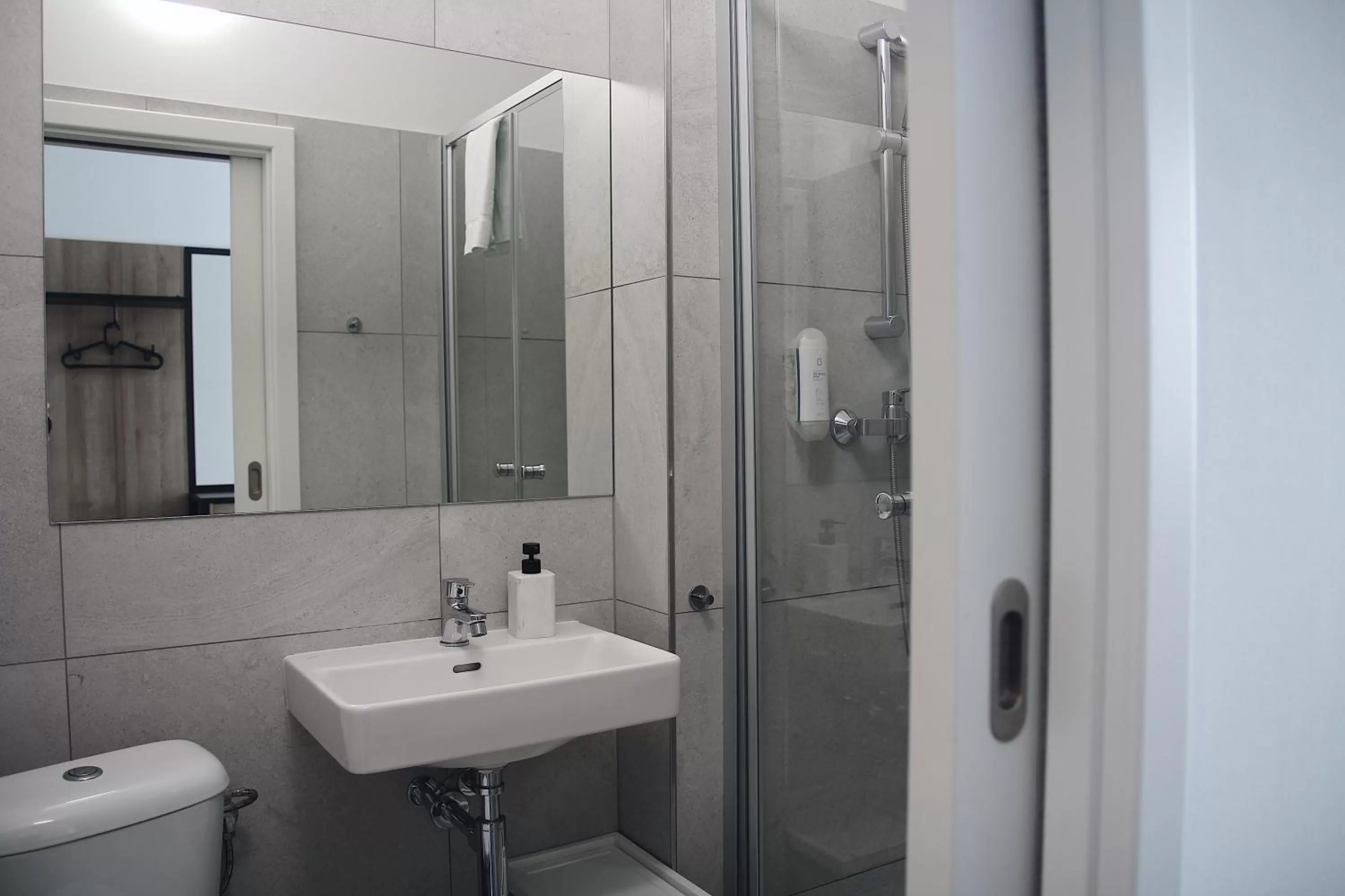 Shower, Bathroom in Hotel ATLAS