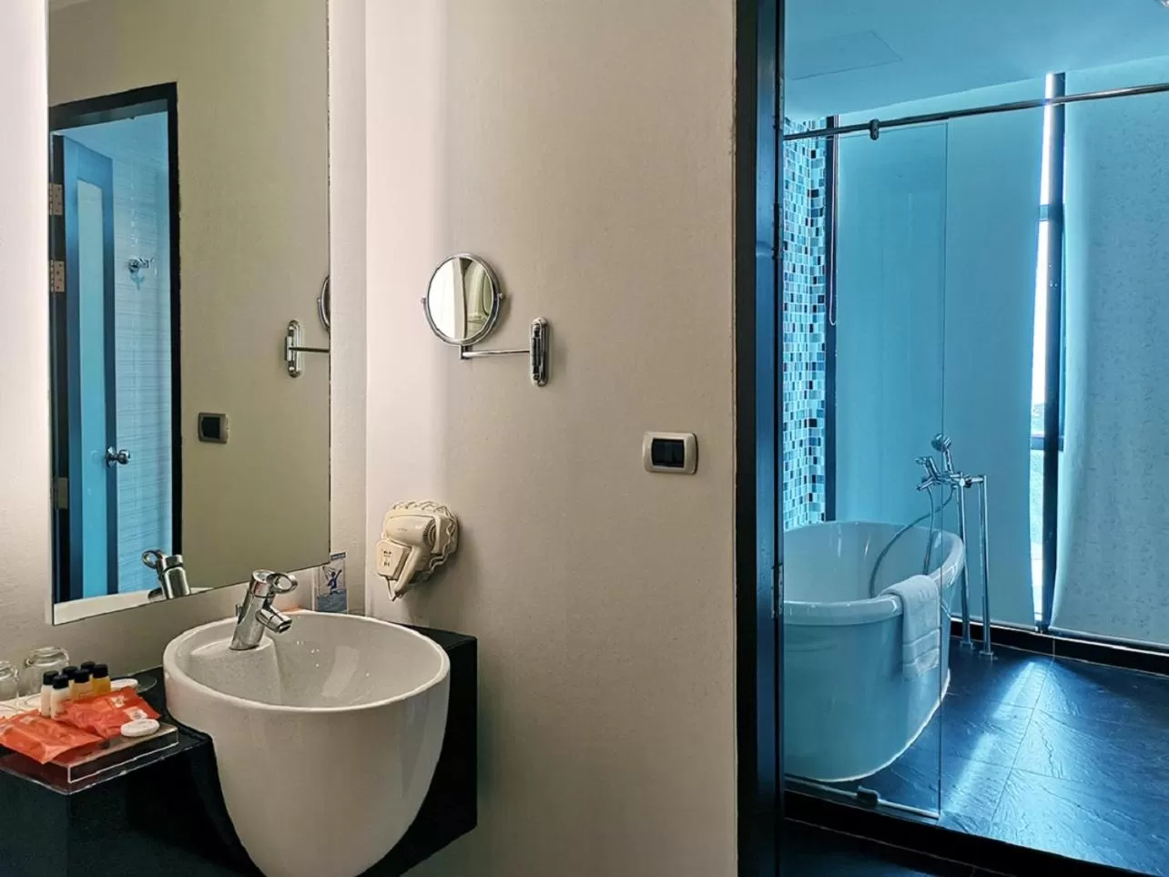 Shower in The Zign Hotel