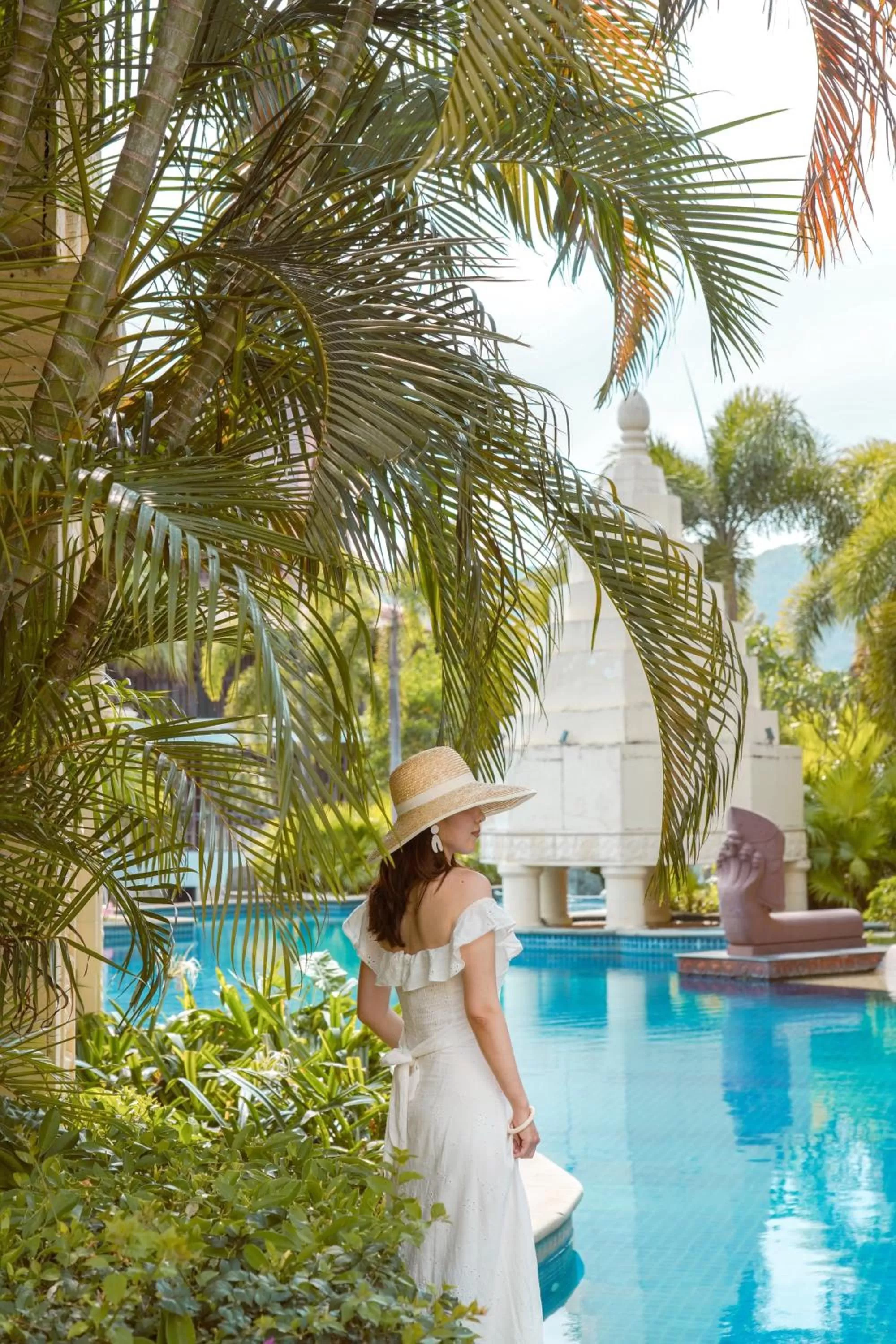 Swimming pool in Pullman Sanya Yalong Bay Villas & Resort
