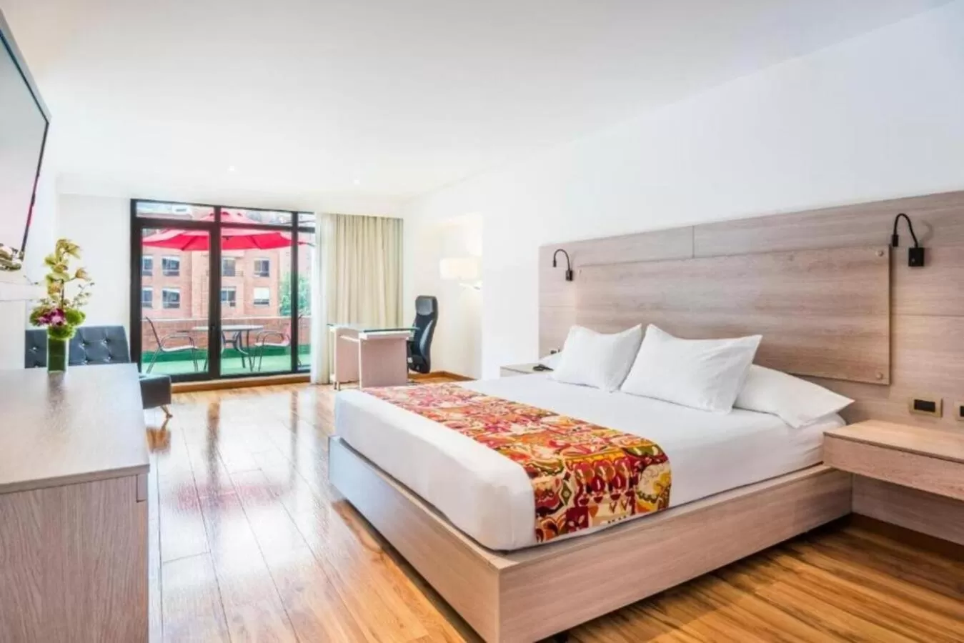 View (from property/room), Bed in Hotel Rosales Plaza