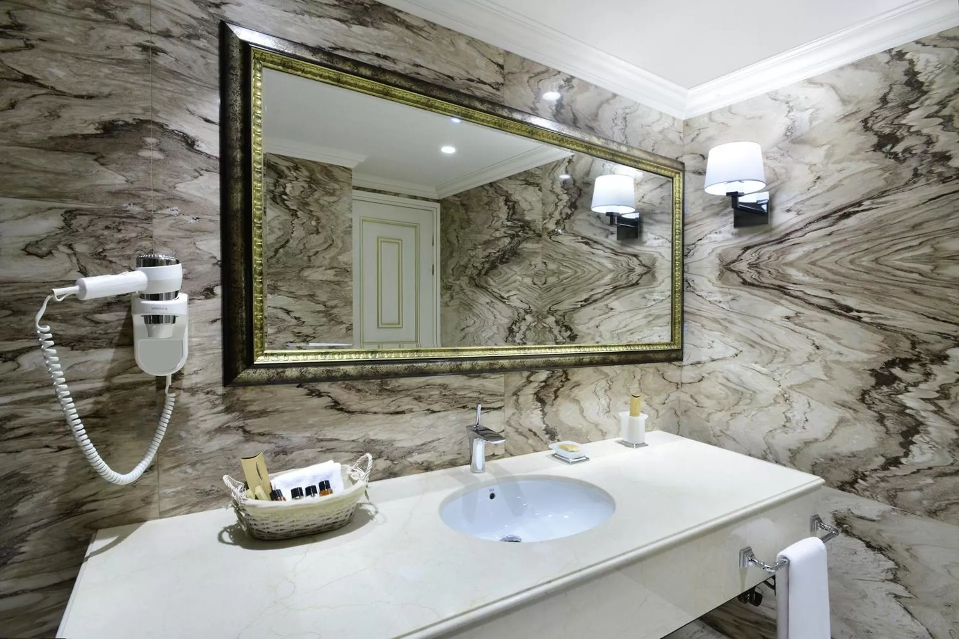 Ambassadori Tbilisi Hotel