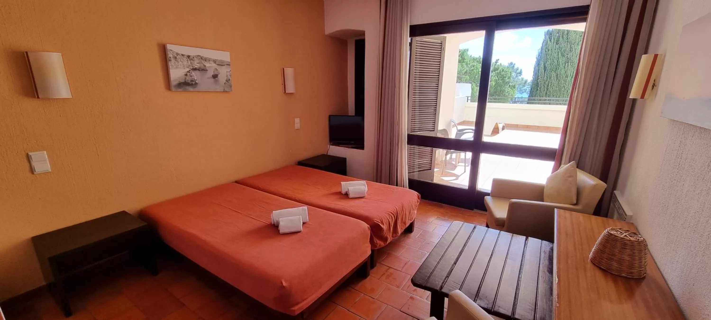 Bed in Albufeira Jardim by Umbral