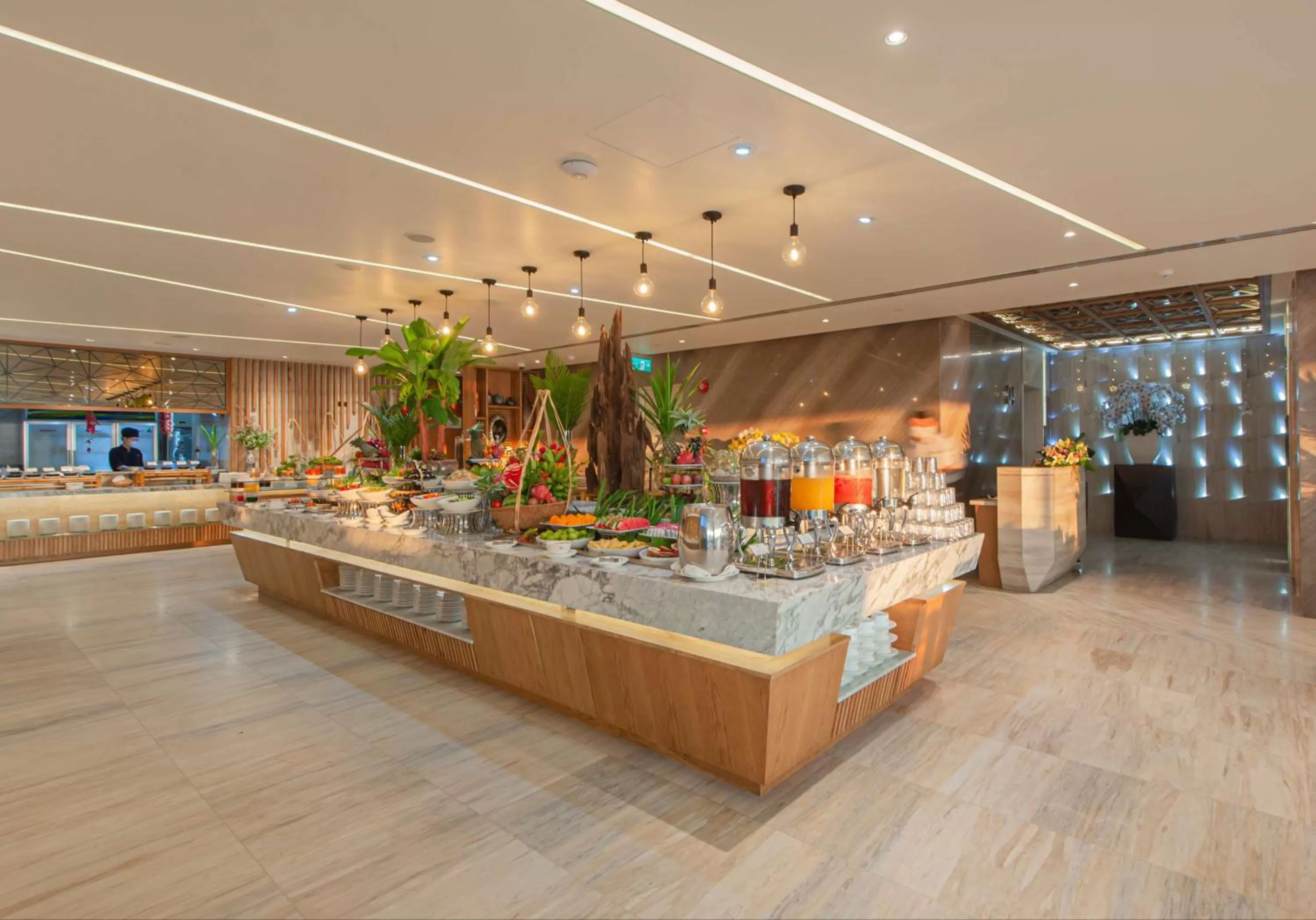 Restaurant/places to eat in Queen Ann Nha Trang Hotel