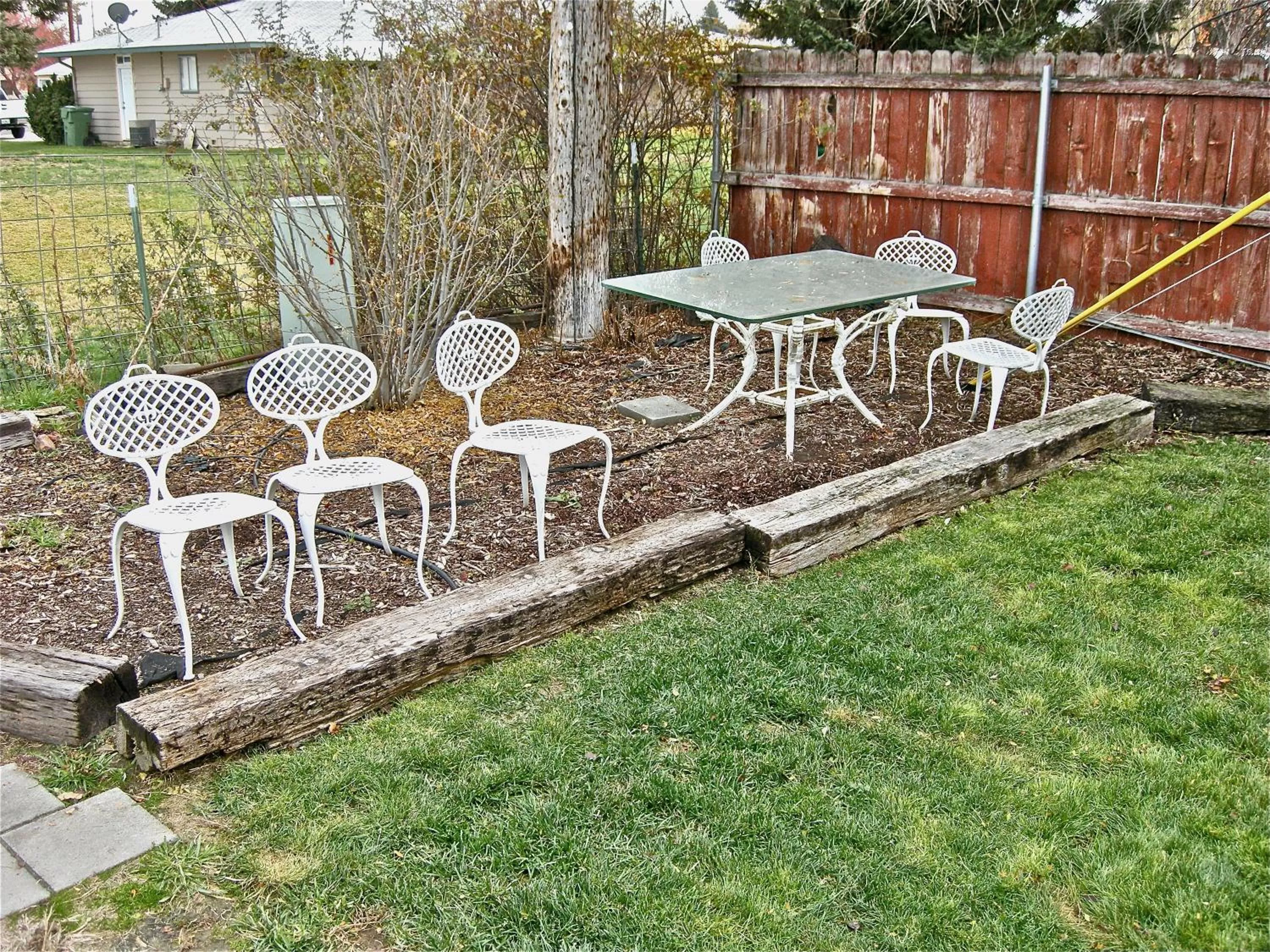 Patio in Ontario Inn