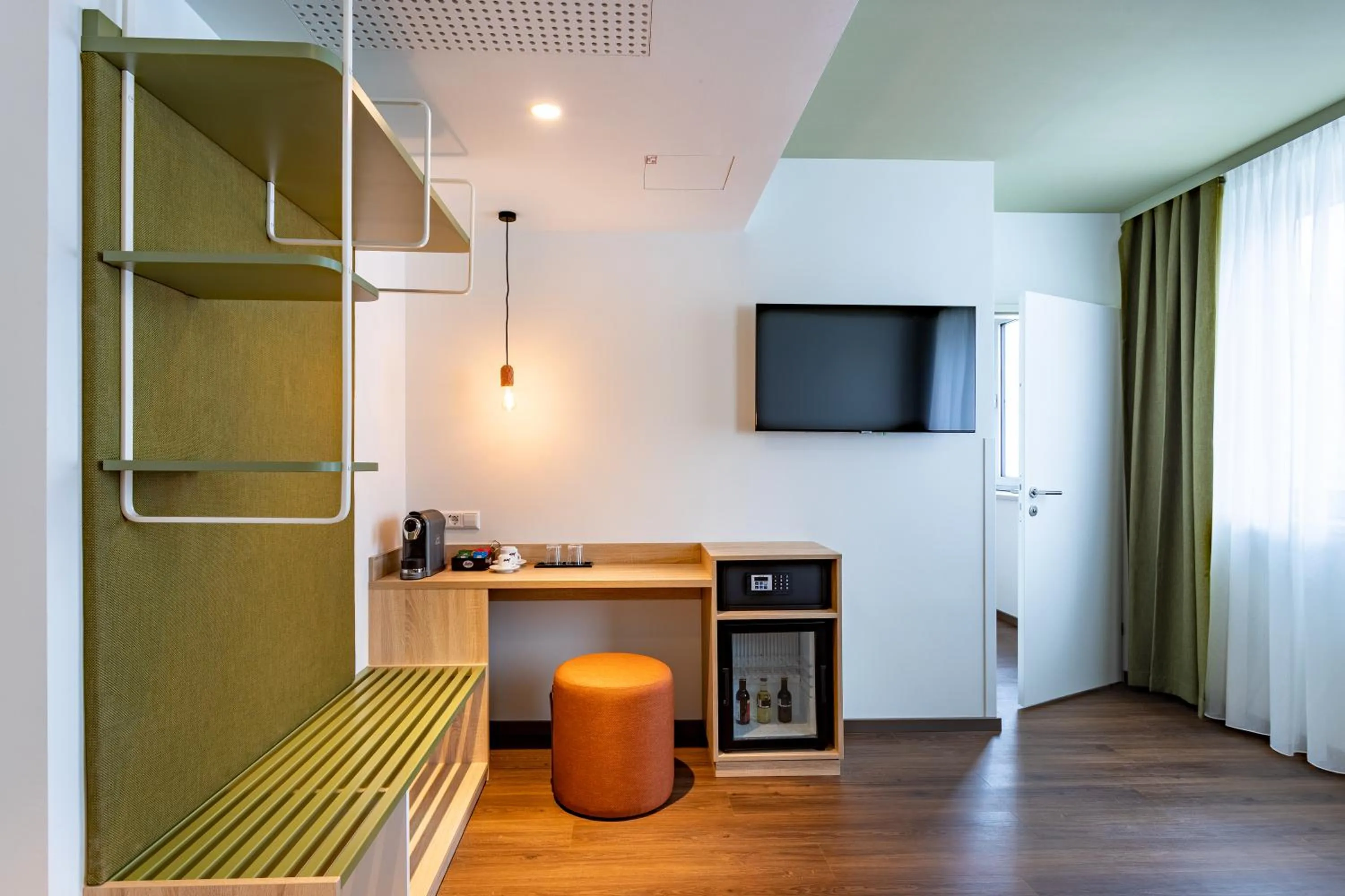 TV and multimedia in The Weekend Hotel